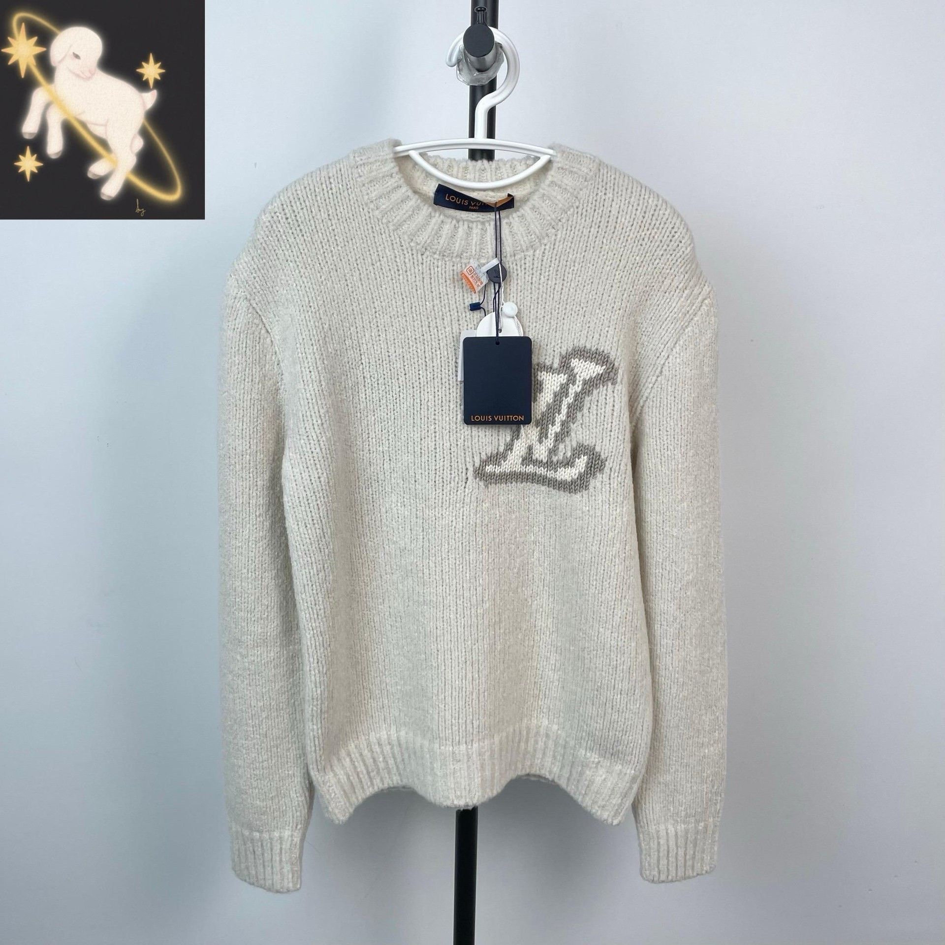 Louis Vuitton Louis Vuitton White Sweater XS Women Size XS / US 0-2 / IT 36-38 - 1 Thumbnail