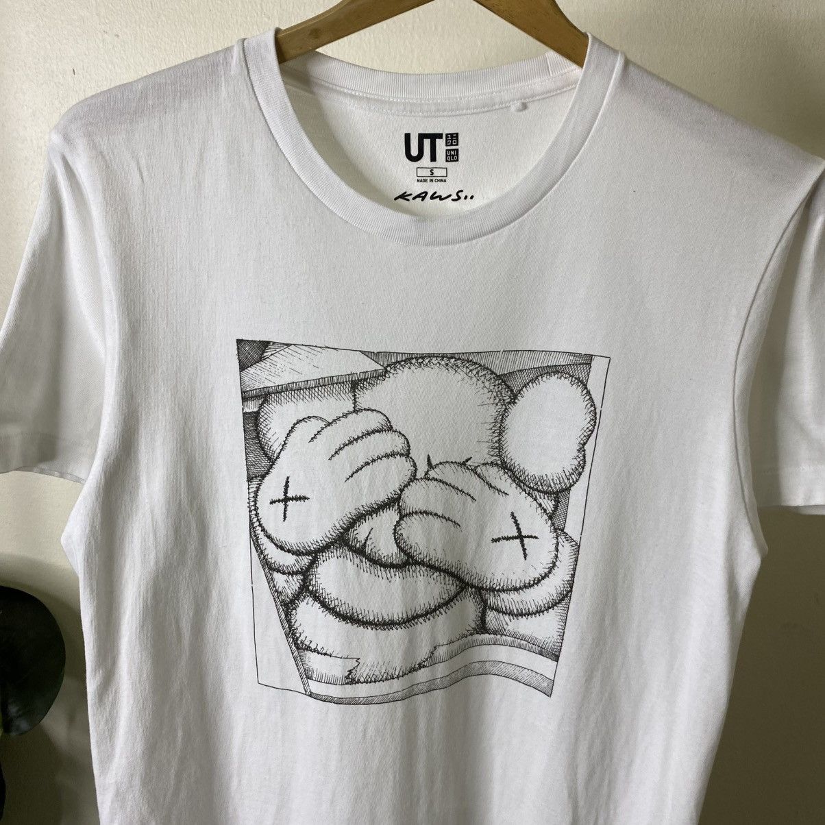 Kaws Kaws Original Fake x Uniqlo Collaboration Streetwear Tee Size US M / EU 48-50 / 2 - 2 Thumbnail
