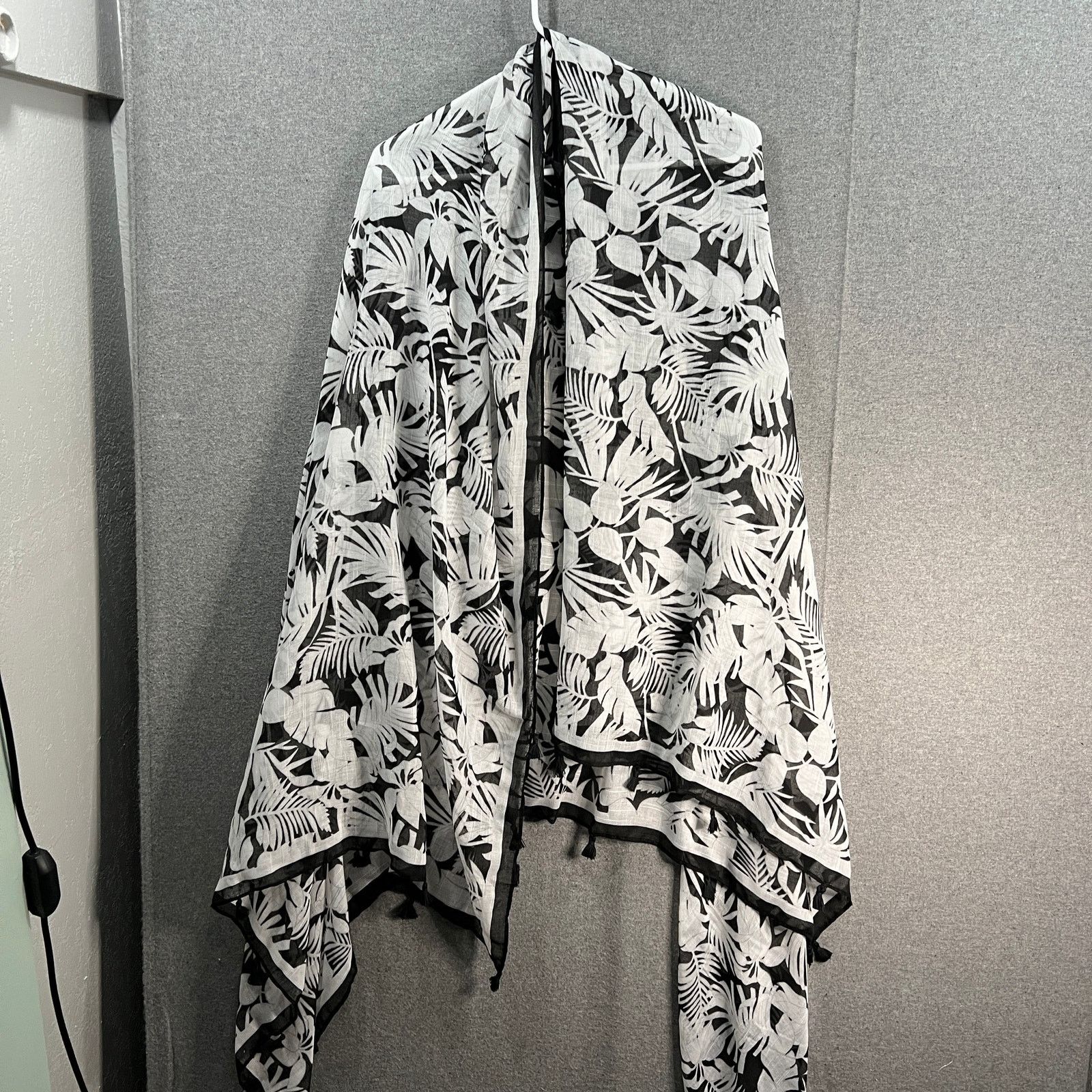 Lands' End Lands End Sarong Cover-Up WhiteBlack Palm Scarve, One Size Size ONE SIZE - 1 Thumbnail