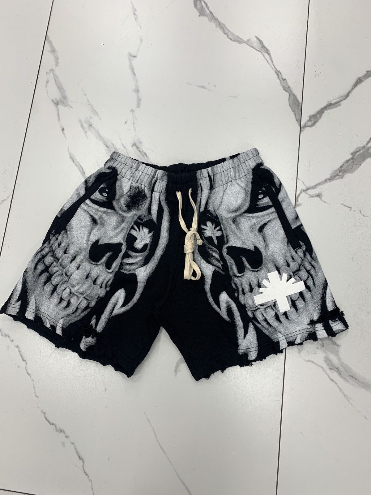 Vertabrae Vertabrae Skull Storm Distressed Shorts "Black" Size US 32 / EU 48 - 1 Thumbnail