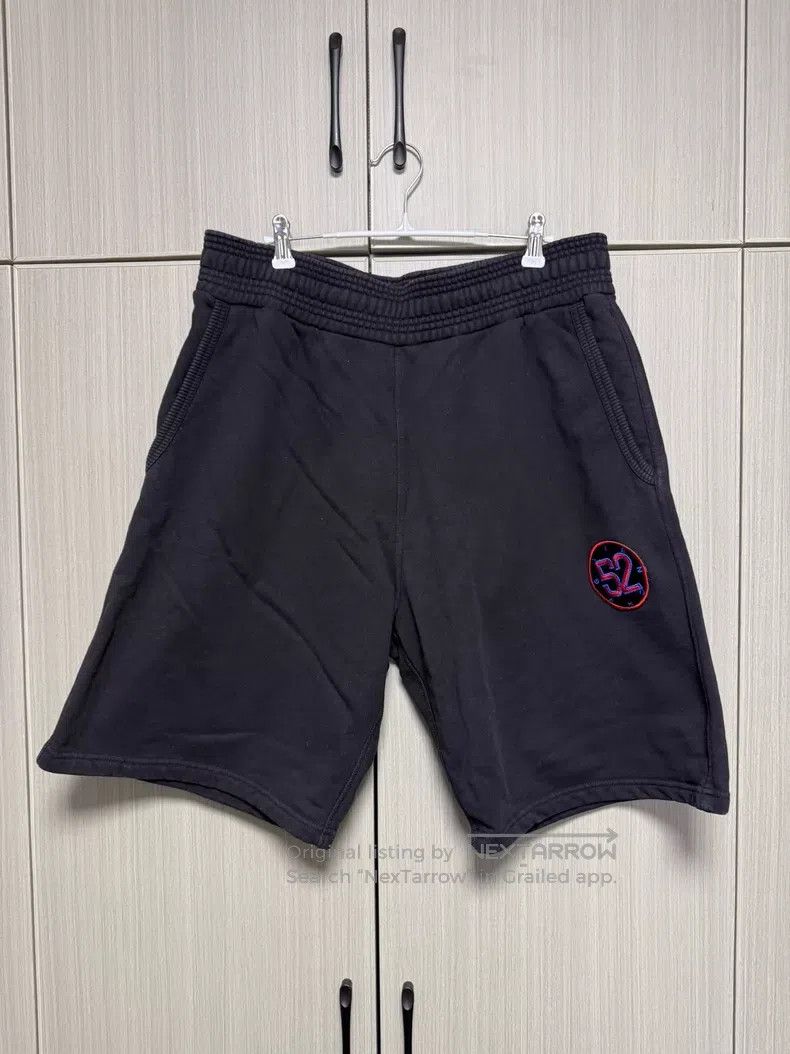 Givenchy Givenchy size L Black Circular Embroidery Shorts Size US 27 - 1 Thumbnail