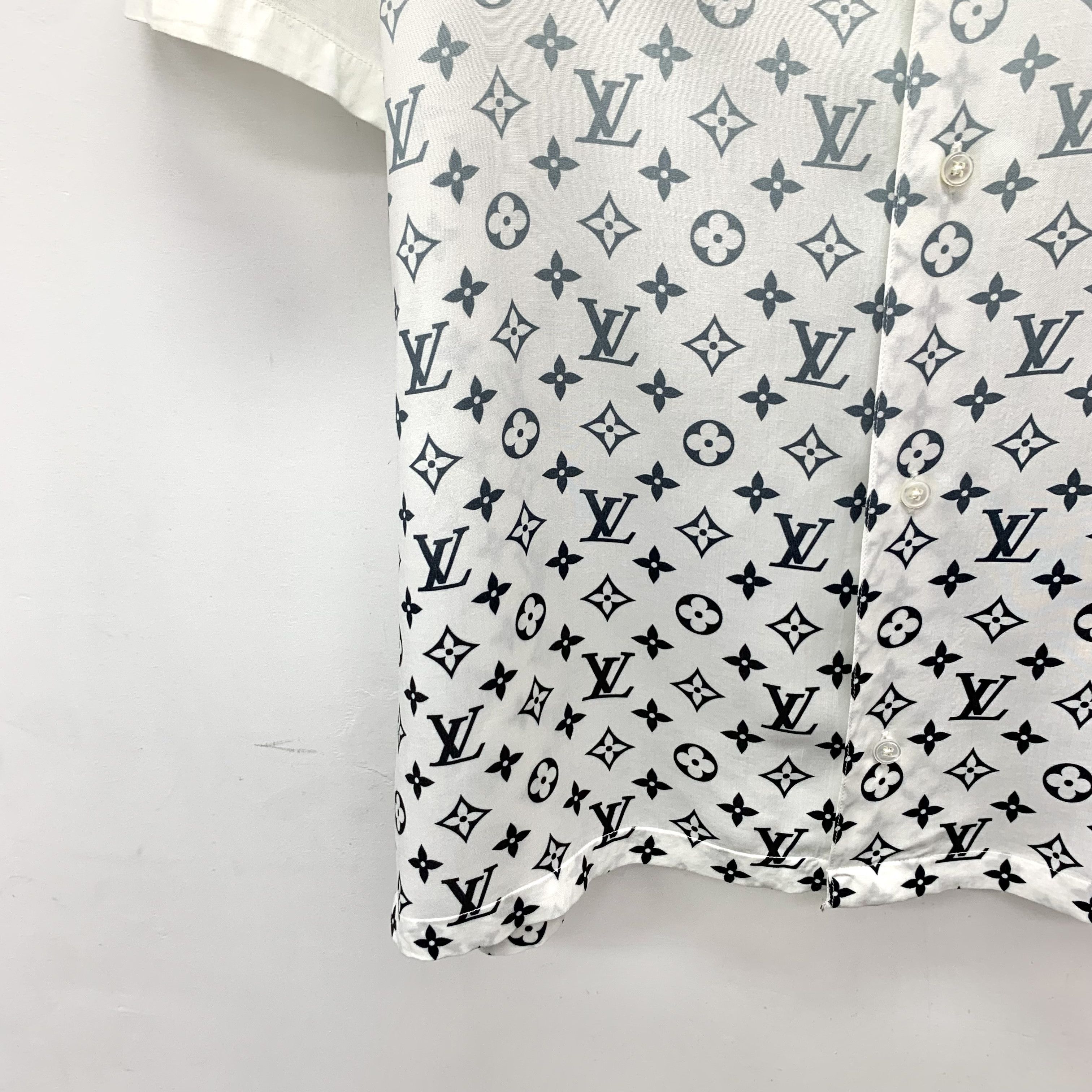 Louis Vuitton LV Gradient Monogram Shirt White (L) Size US S / EU 44-46 / 1 - 4 Thumbnail