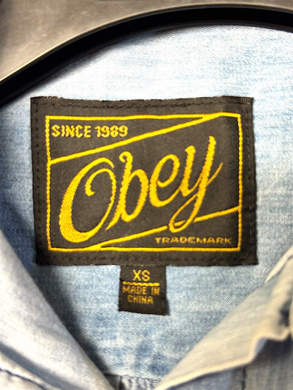 Obey OBEY Light Wash Chambray LS Roll-Tab Button-Down Shirt Size XS / US 0-2 / IT 36-38 - 5 Thumbnail