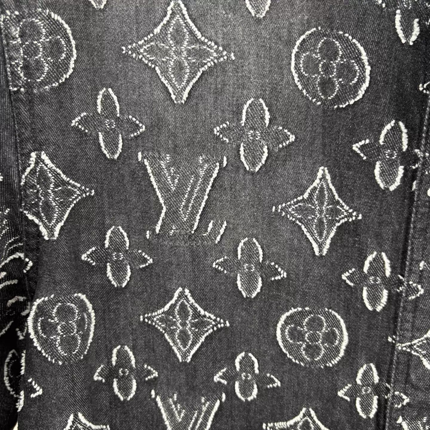 Louis Vuitton lv flocked allover print short tee M new w tags Size US M / EU 48-50 / 2 - 4 Thumbnail
