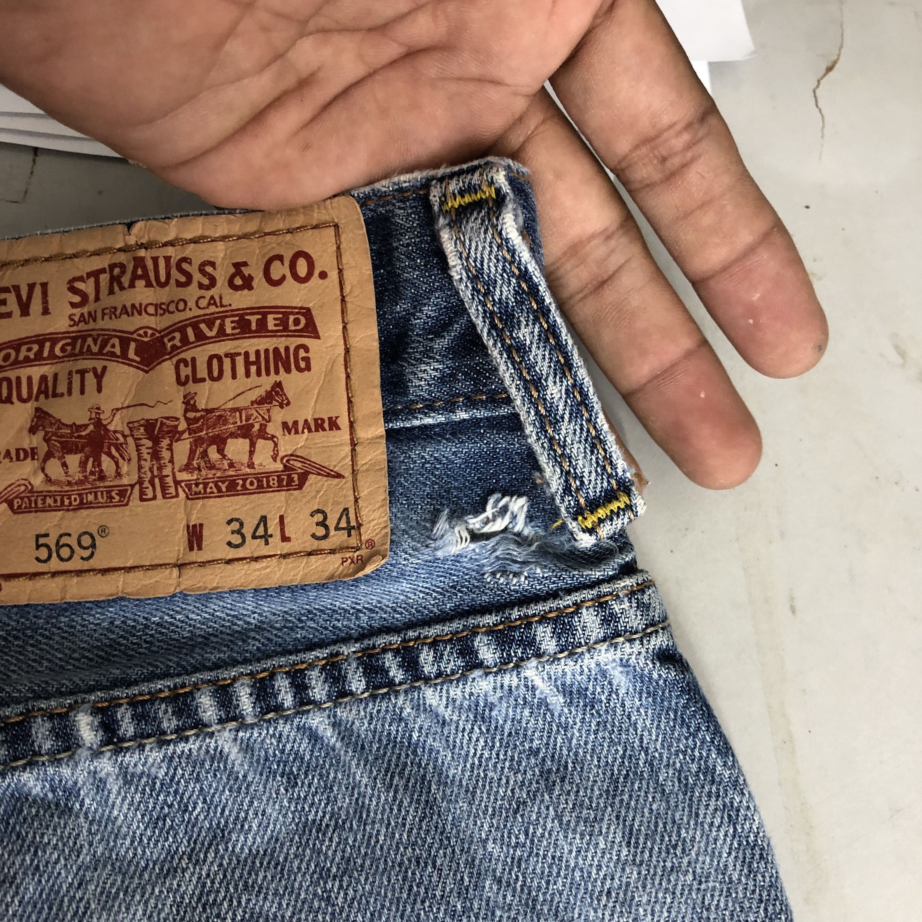 Levi's Vintage Y2K Levis 569 Baggy Jeans Faded Light Wash Denim Size US 32 / EU 48 - 11 Thumbnail