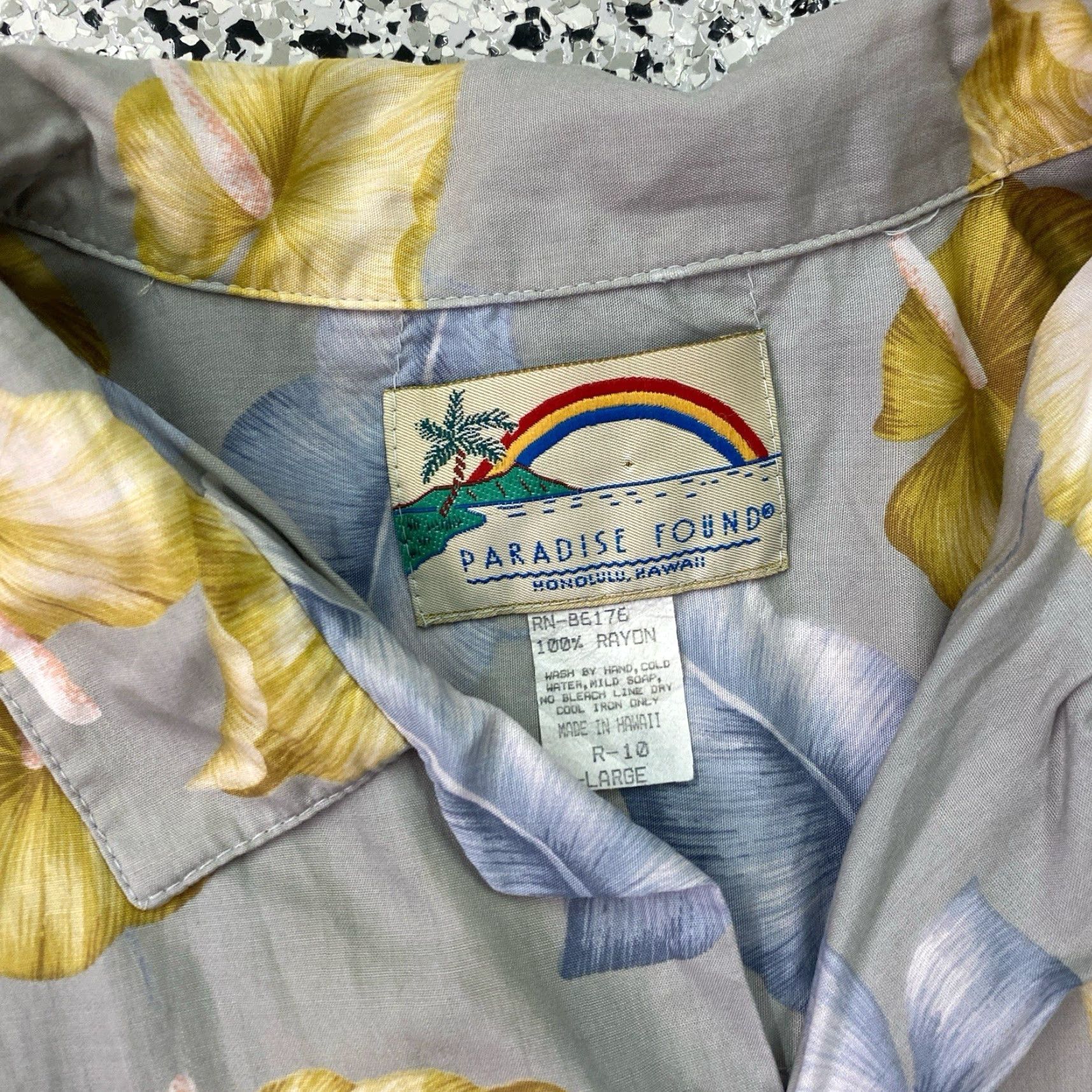 Paradise Found VINTAGE Paradise Found Men's Hawaiian Shirt XL XLarge Floral Beach Short Sleeve Button-Up Shirt Size US XL / EU 56 / 4 - 2 Thumbnail