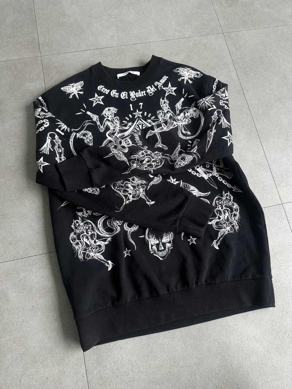 Givenchy Givenchy Tattoo Sweat Shirt Size US M / EU 48-50 / 2 - 3 Thumbnail