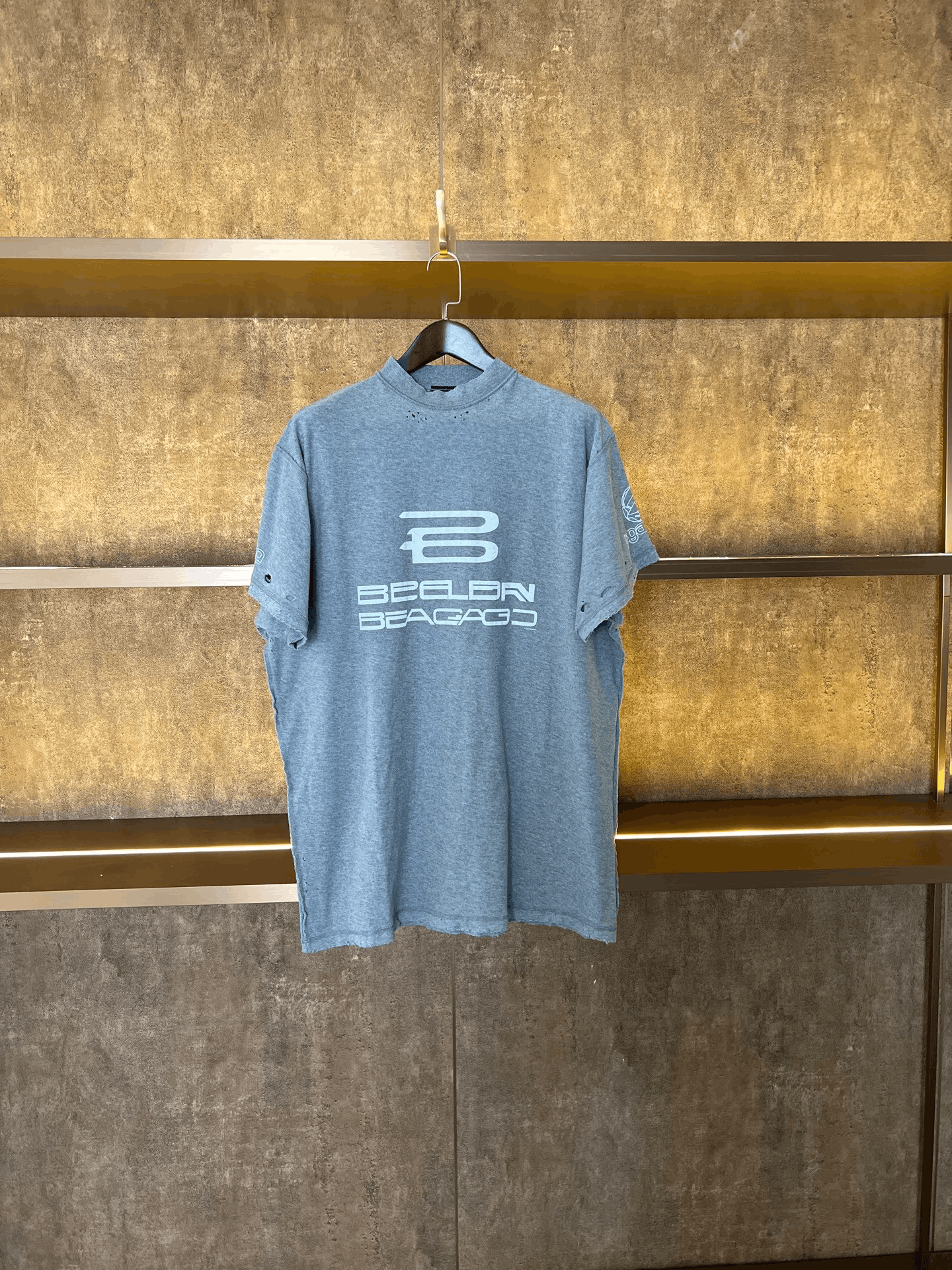 Balenciaga Balenciaga Distressed Short Sleeve Size US S / EU 44-46 / 1 - 1 Thumbnail