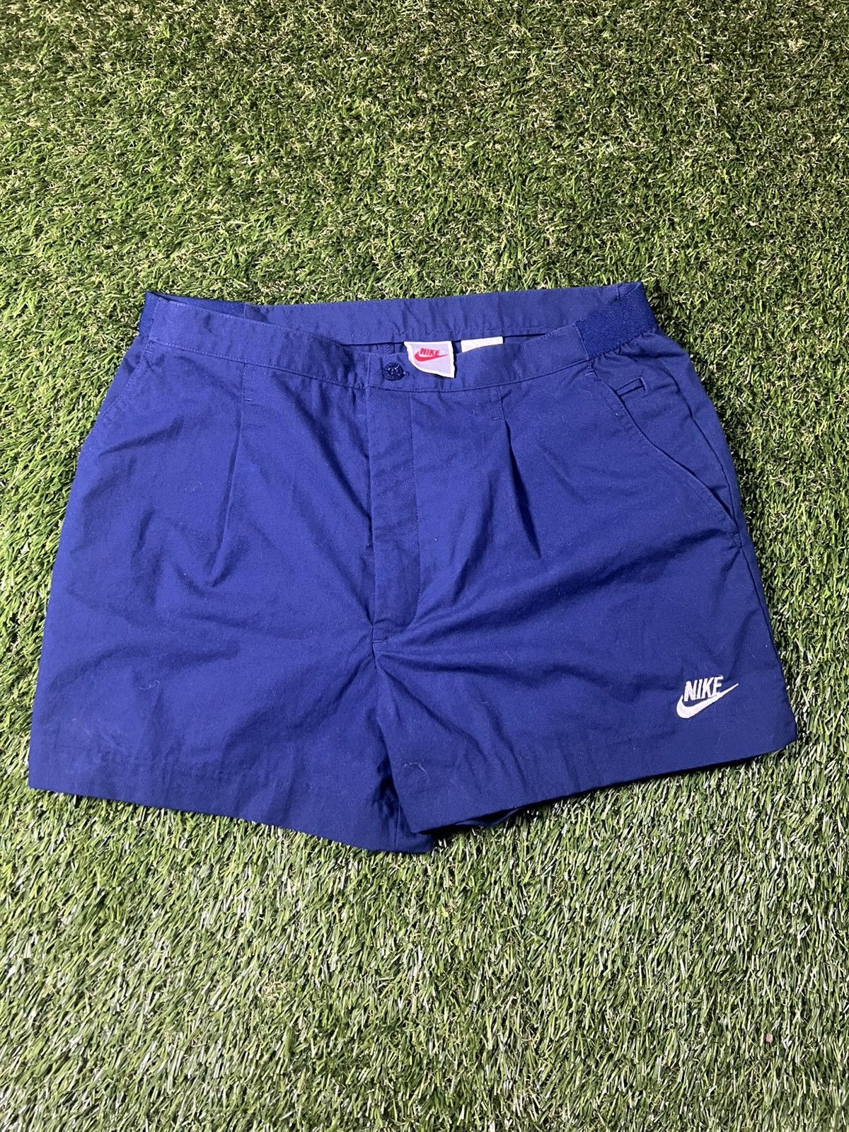 Nike Vintage 90s Nike Navy Retro Essential Rare Golf Shorts Size US 32 / EU 48 - 1 Thumbnail