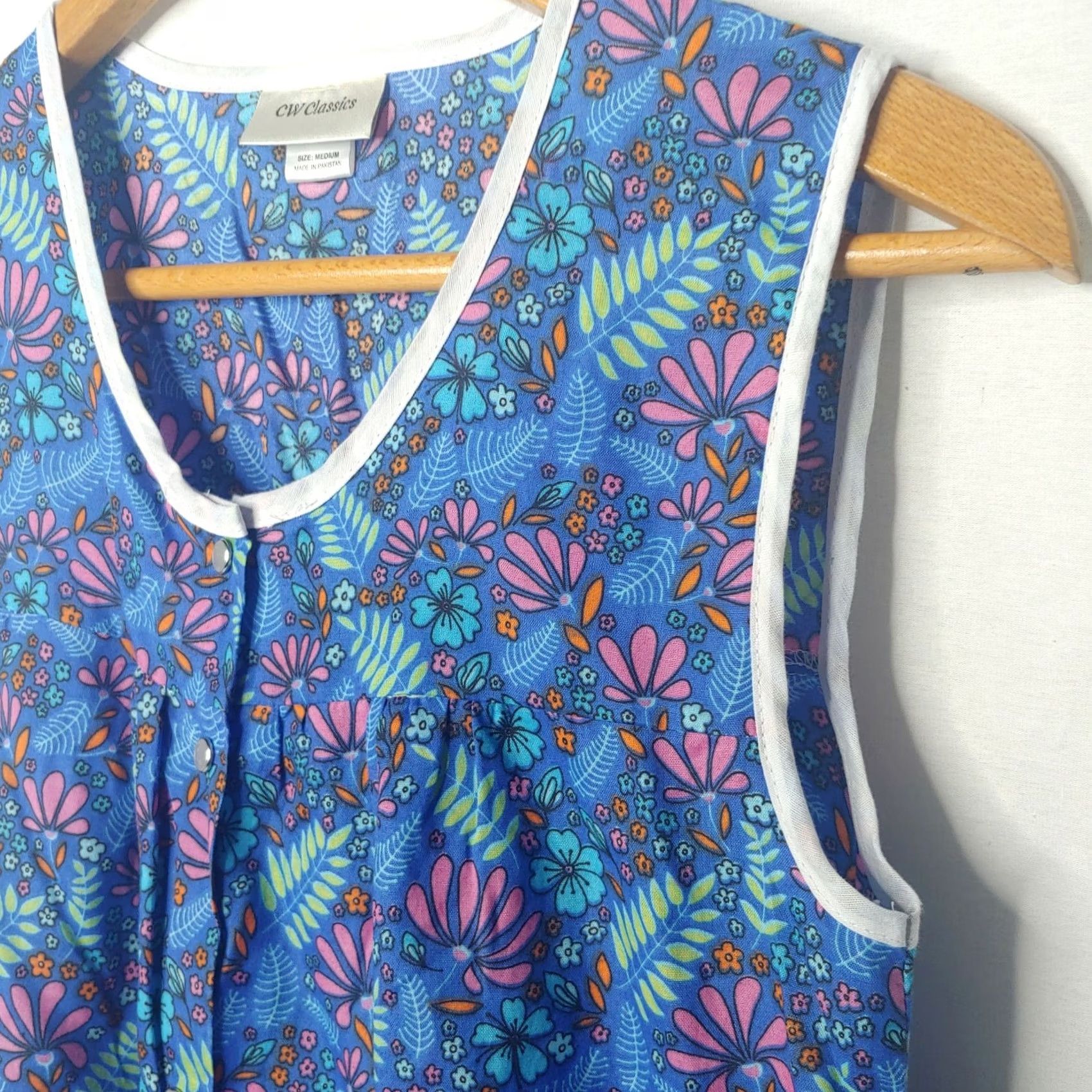 Vintage CW Classics Snap up smock Womens M Blue Women Pink Floral Sleeveless Pearl Workwear Size M / US 6-8 / IT 42-44 - 3 Thumbnail
