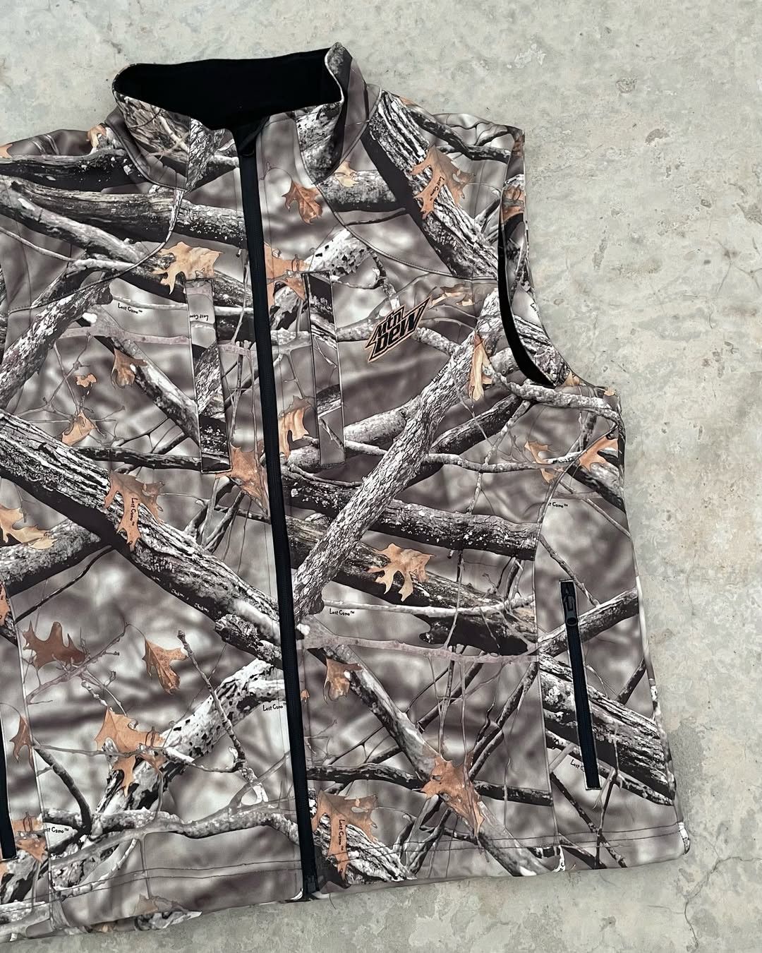 Mountain Dew × Realtree × Vintage Vintage Moutain Dew Real Tree Half sleeve Puffer Jacket Size US XL / EU 56 / 4 - 2 Thumbnail