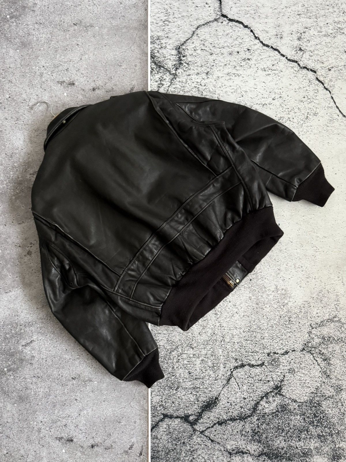 Schott Vintage Schott Black Heavyweight Leather A-2 Bomber Jacket Size US L / EU 52-54 / 3 - 15 Thumbnail