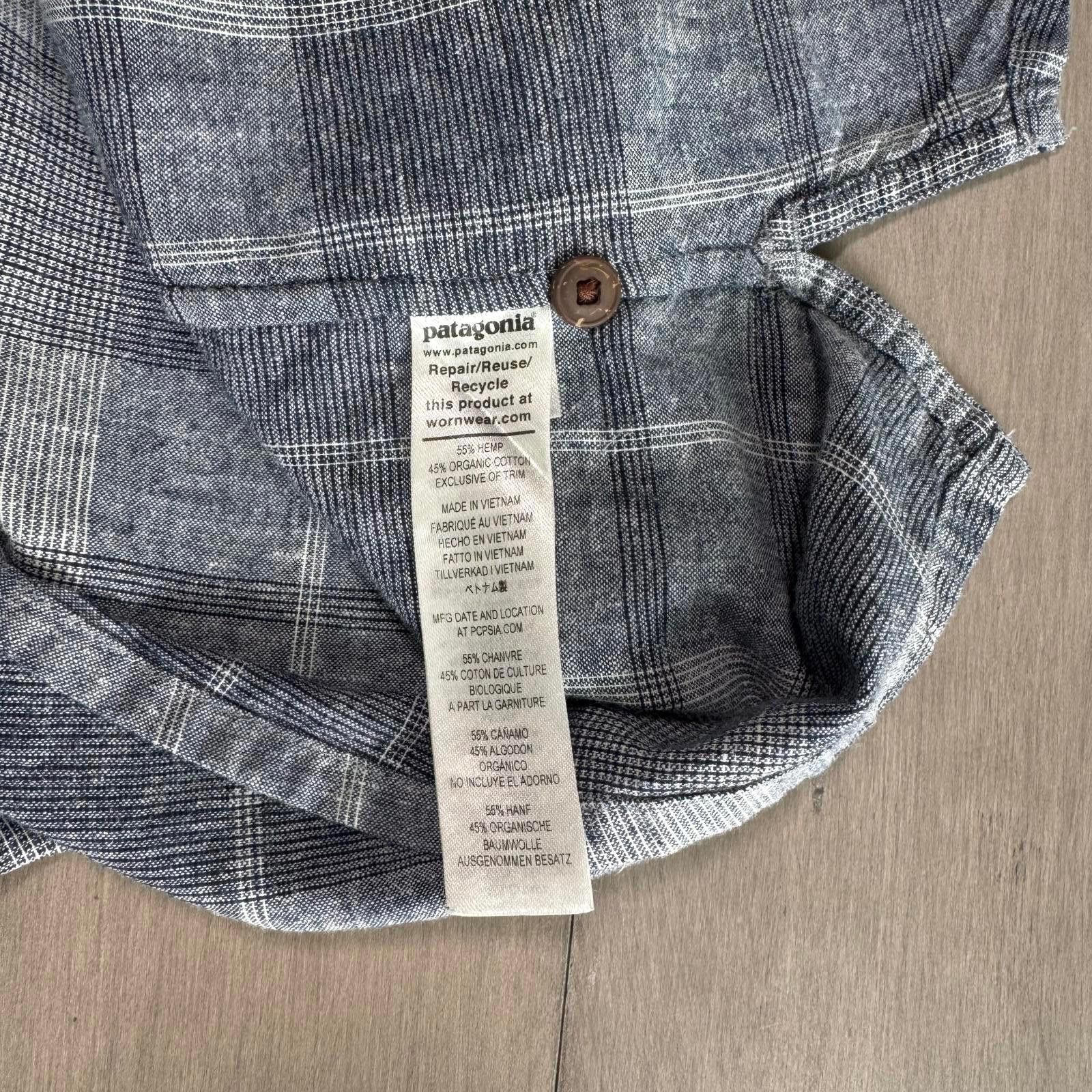 Patagonia Patagonia Men's Gray Plaid Short Sleeve Button-Up Shirt XL Size US L / EU 52-54 / 3 - 4 Thumbnail