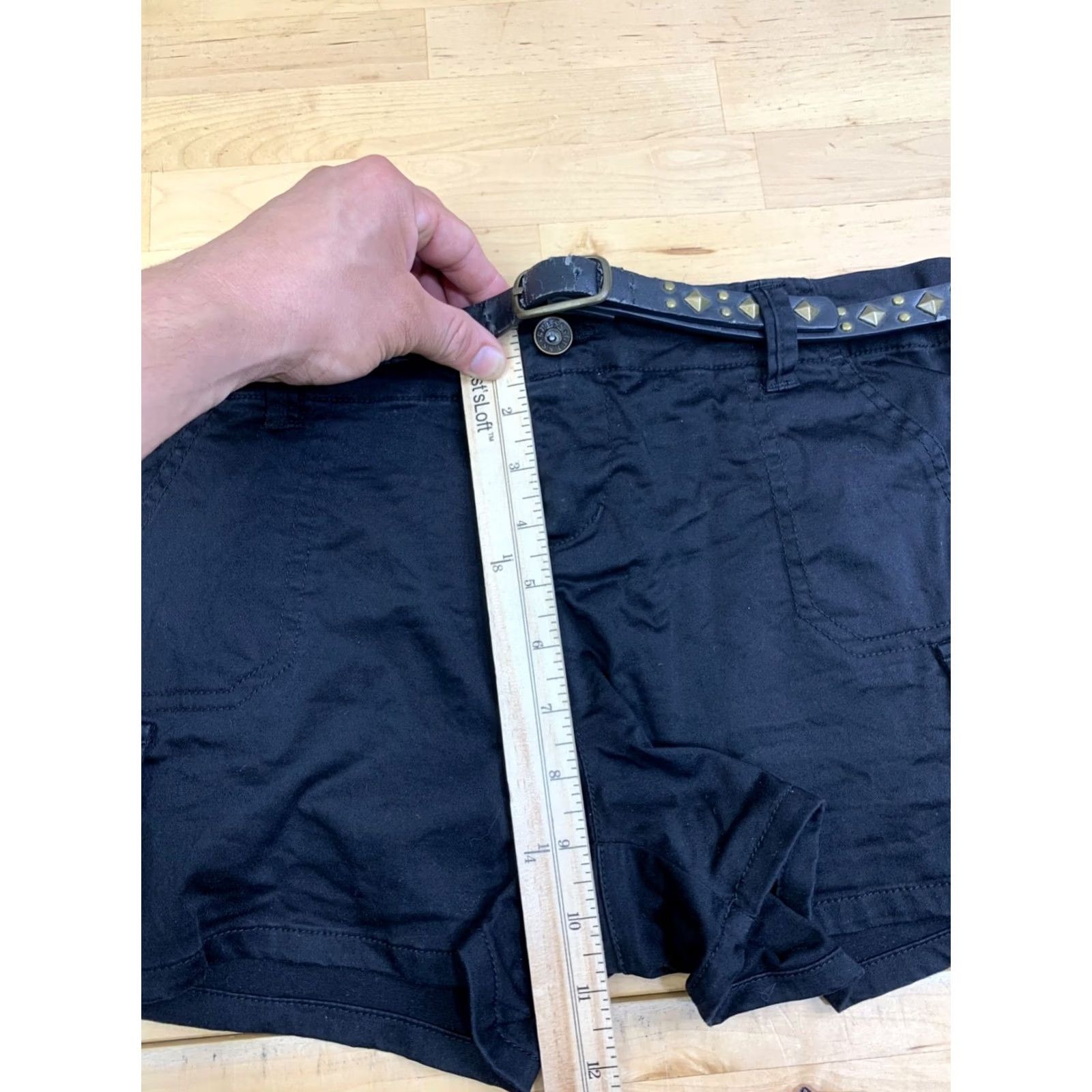 Guess VINTAGE GUESS Shorts Women 29 Black Stud Belt Y2K 2.5 Inseam 13184 Shorts Women 29 Black Y2K 2.5 Inseam Size 29" - 6 Thumbnail