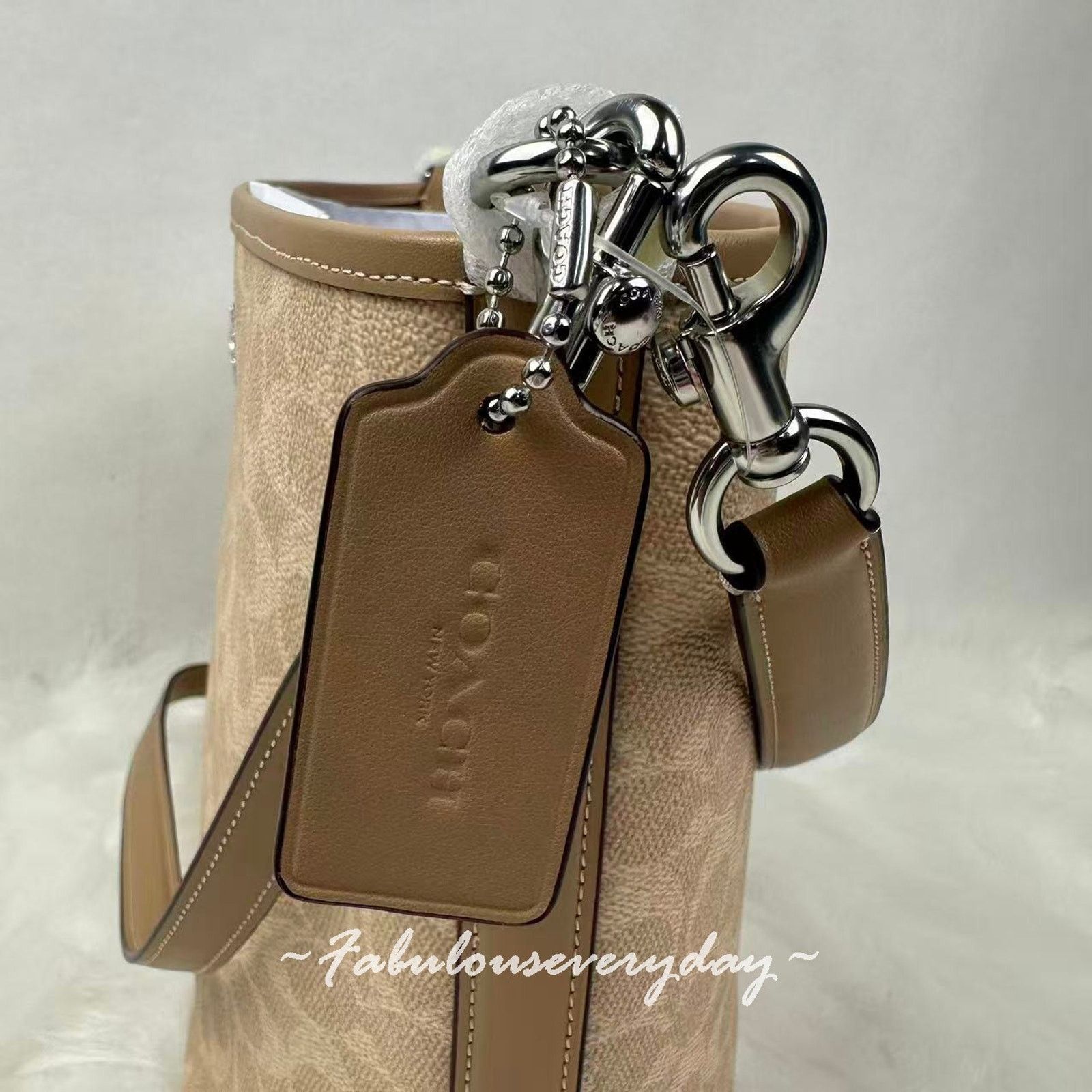 Coach Coach City Large Bucket Bag Crossbody Sig Canvas Sand/Taupe Size ONE SIZE - 6 Thumbnail
