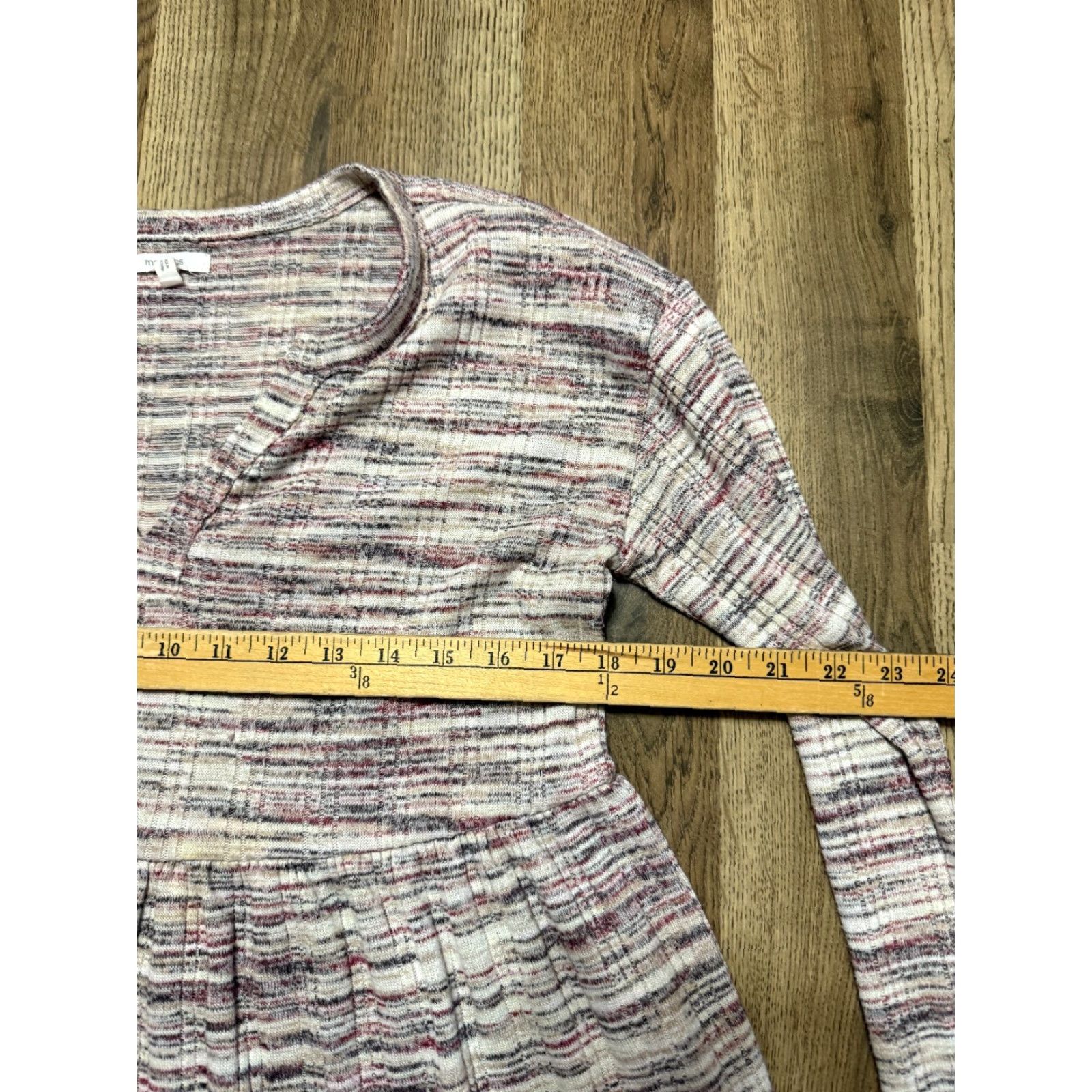 Vintage Maurices Shirt Women's Size Small Gray White Red Long Sleeve V-Neck T-Shirt Casual Modern Knit Regular 95%? Size S / US 4 / IT 40 - 6 Thumbnail