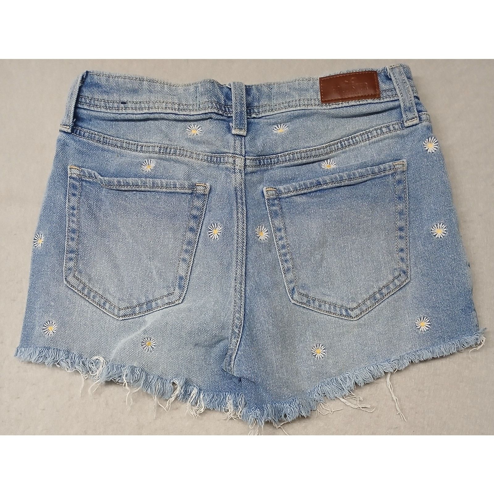 Hollister Hollister (26) Women's Ruched Floral Design Cut Off Shorts Size 26" / US 2 / IT 38 - 3 Thumbnail