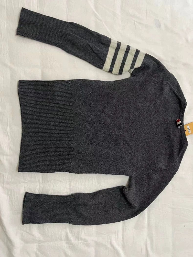 Thom Browne Thom Browne Cashmere knit sweater Size XS / US 0-2 / IT 36-38 - 2 Thumbnail
