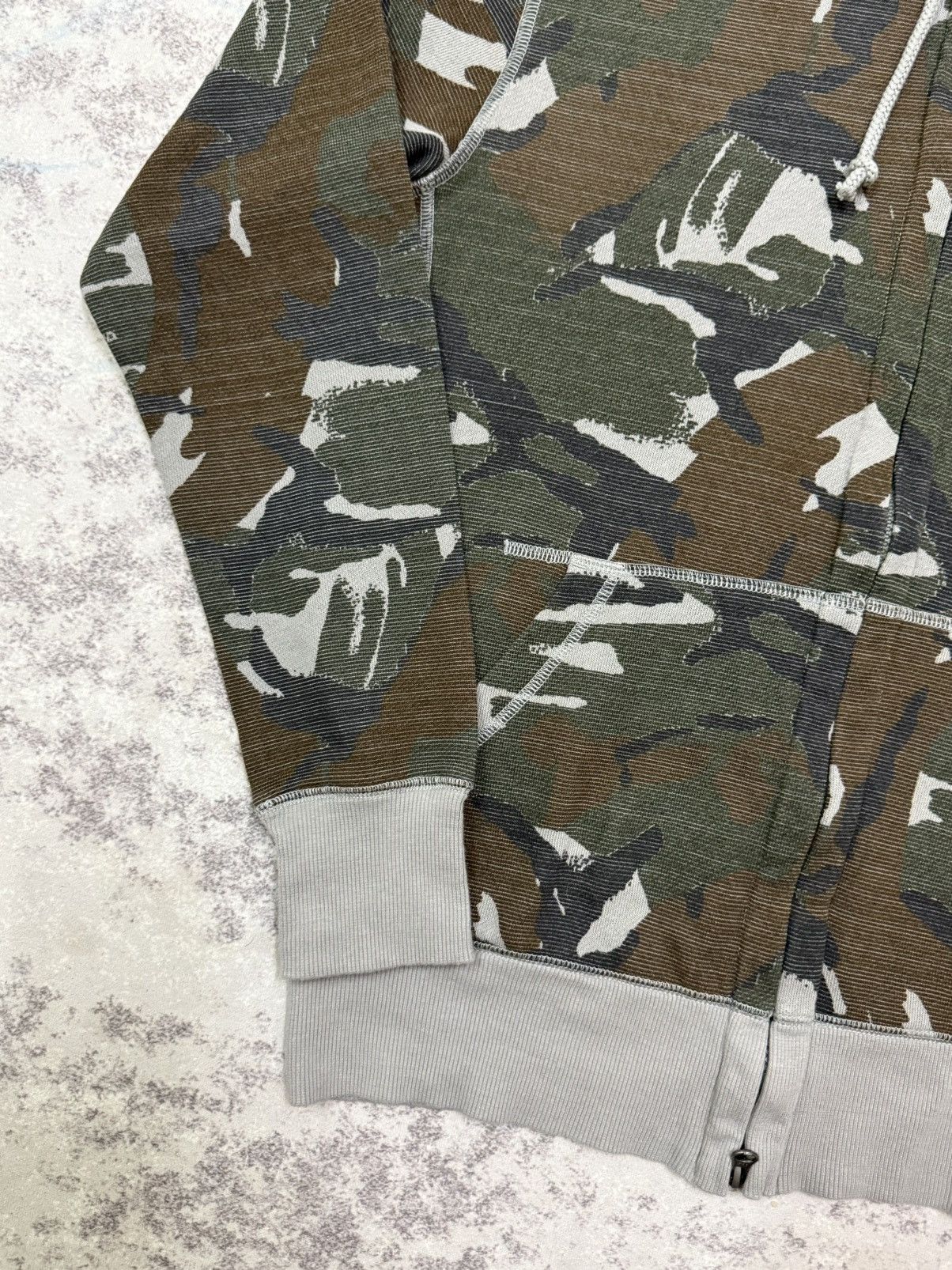 Uniqlo Uniqlo Camo Paternz Zip Up Sweater Hoodie Size US M / EU 48-50 / 2 - 5 Thumbnail