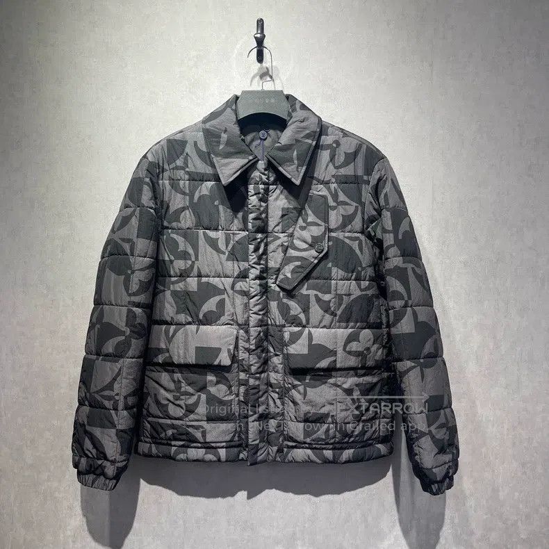 Louis Vuitton Louis Vuitton Black and grey color matching three flower f Size US M / EU 48-50 / 2 - 1 Thumbnail