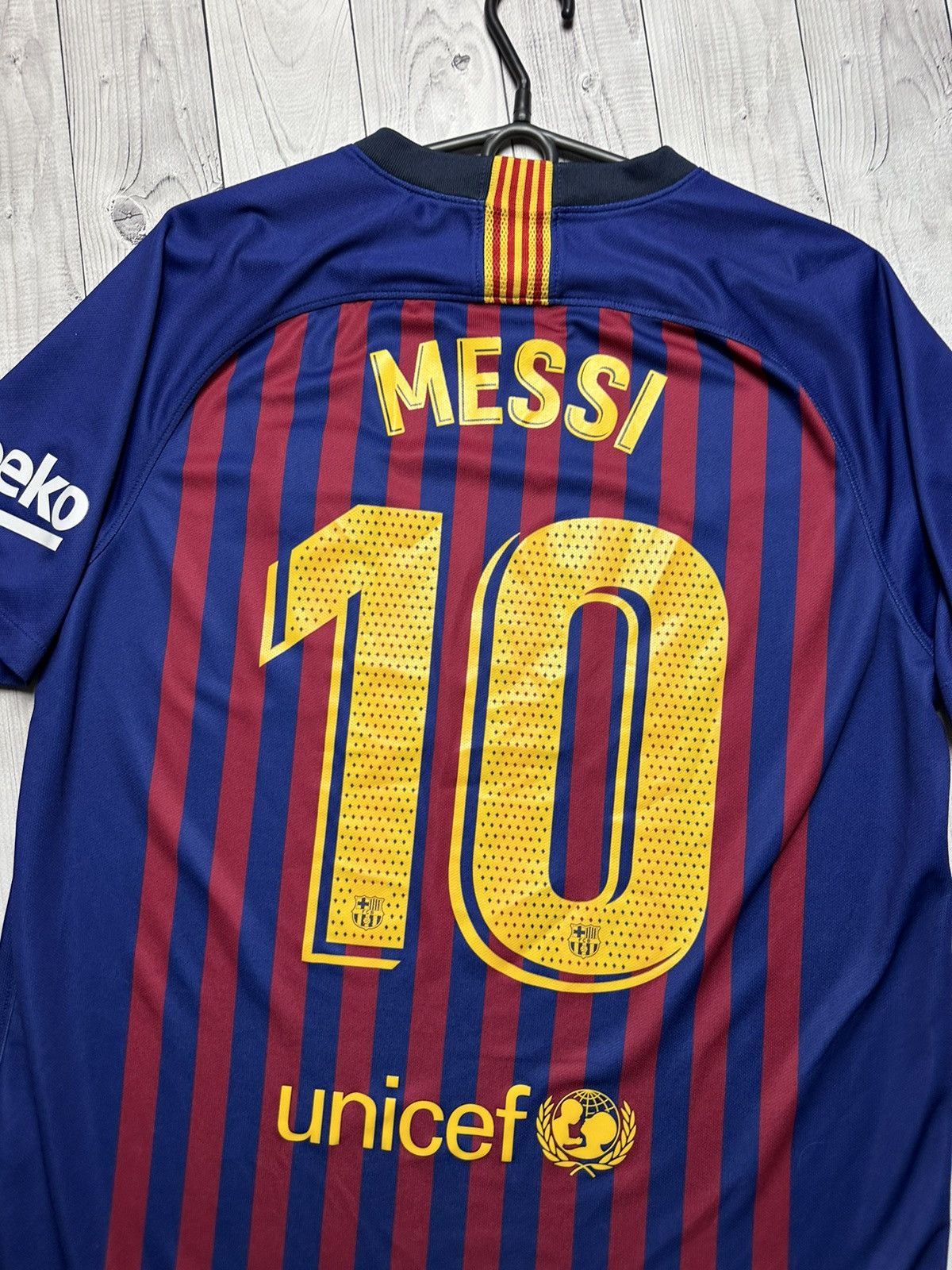Nike × Vintage Vintage Nike Barcelona 10 Messi soccer jersey size L Size US L / EU 52-54 / 3 - 2 Thumbnail