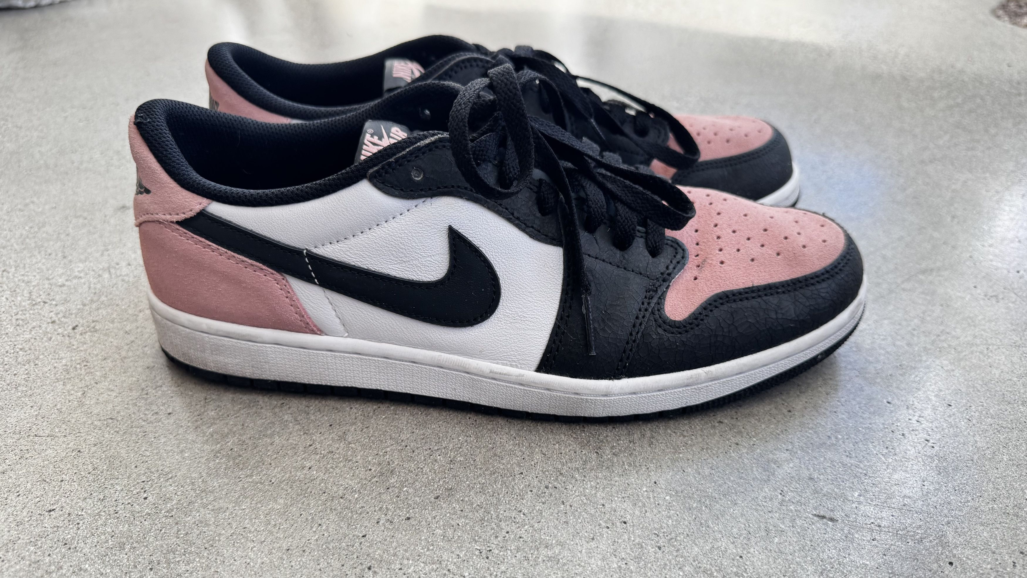 Nike Nike Air Jordan 1 Low Pink/Blush Size US 10 / EU 43 - 1 Thumbnail