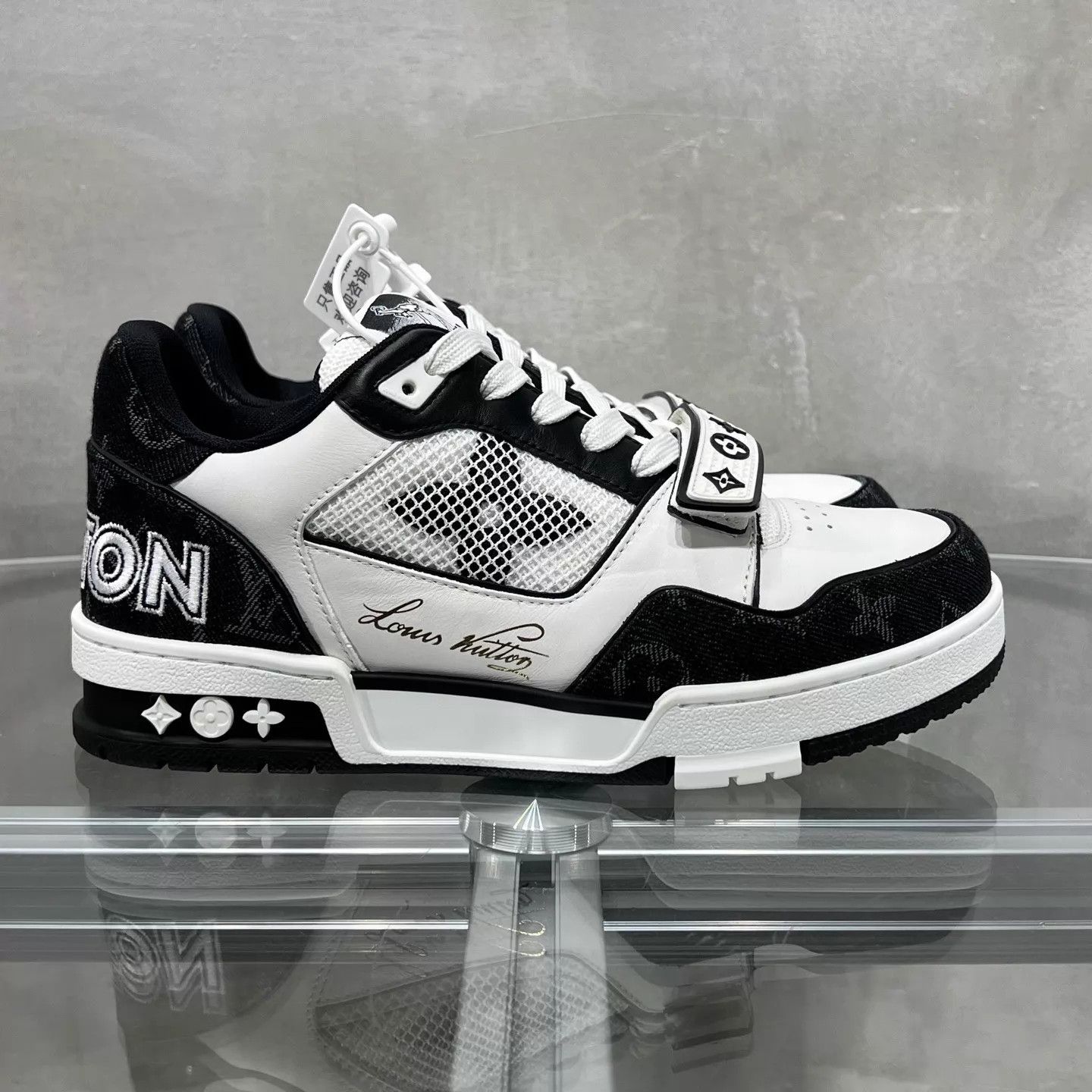 Louis Vuitton LV Trainer BW Velcro UK3.5/37.5 New Box Tried On Size US 7 / IT 37 - 4 Thumbnail