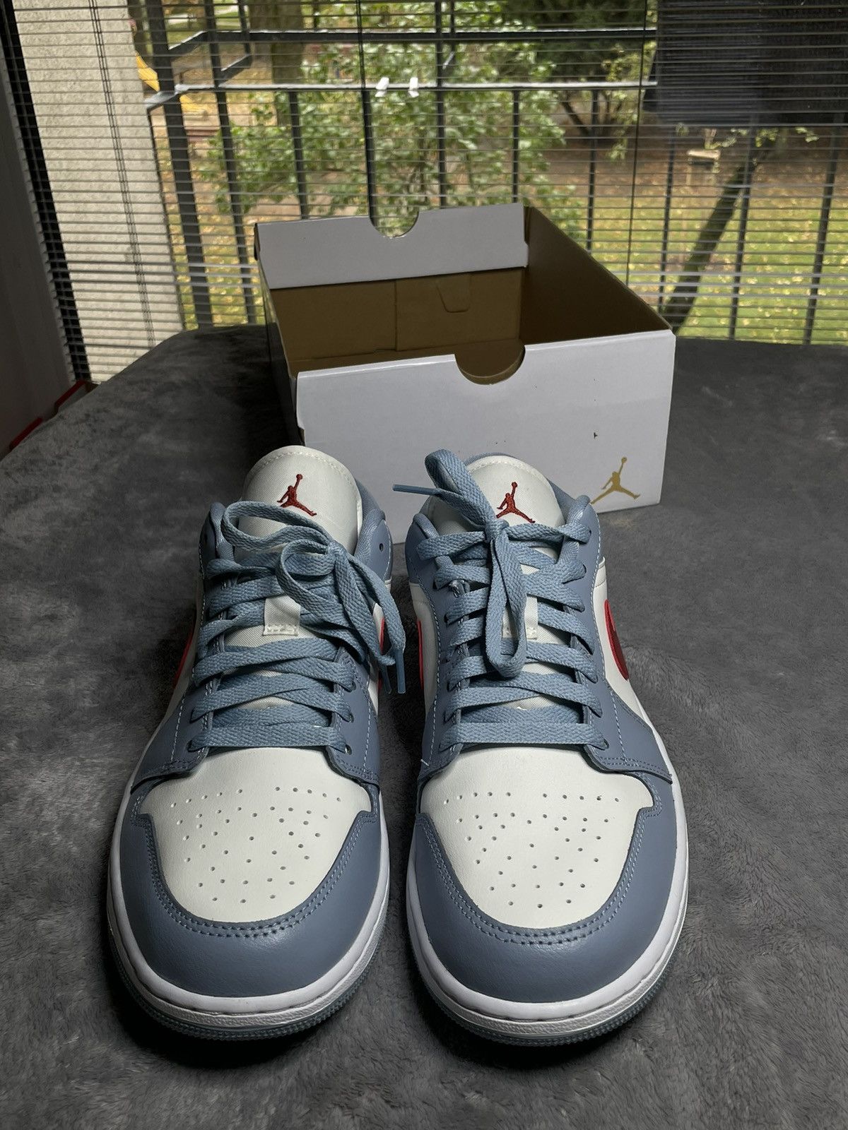 Nike Air Jordan 1 low Size US 10 / EU 43 - 2 Thumbnail