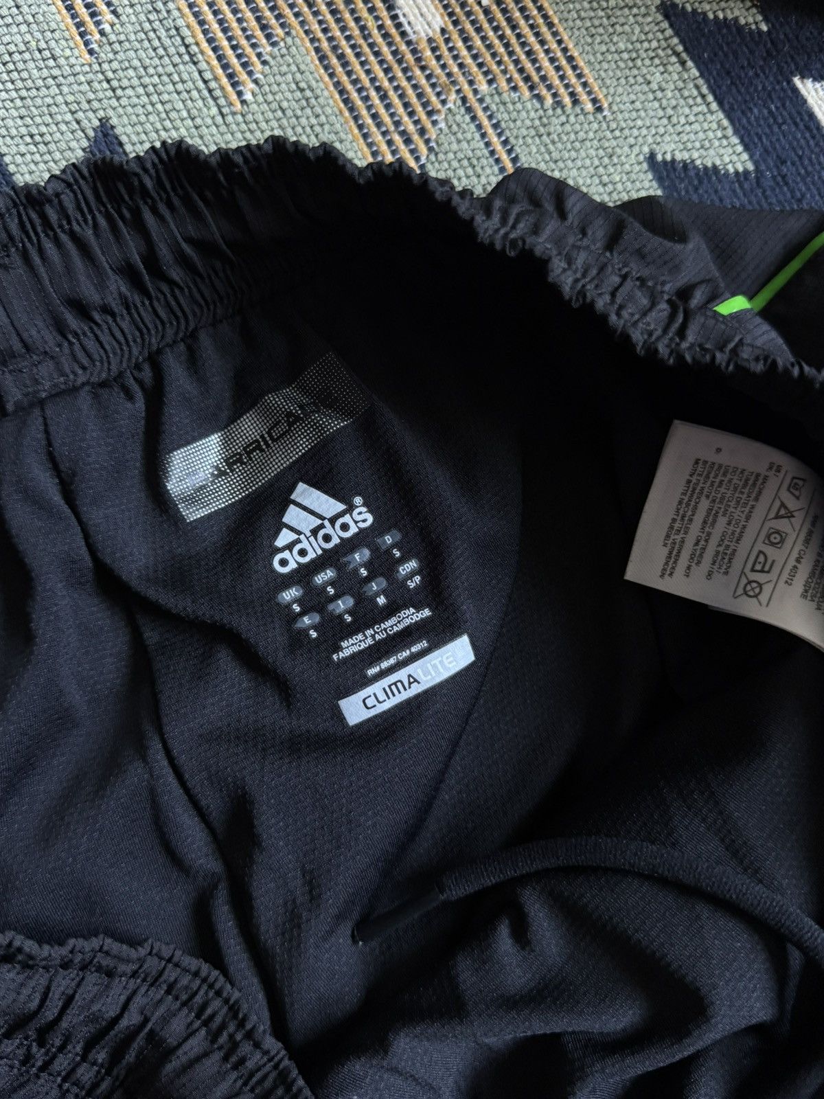 Adidas Vintage Adidas Nylon Logo Y2K Baggy Pants Size US 30 / EU 46 - 10 Thumbnail