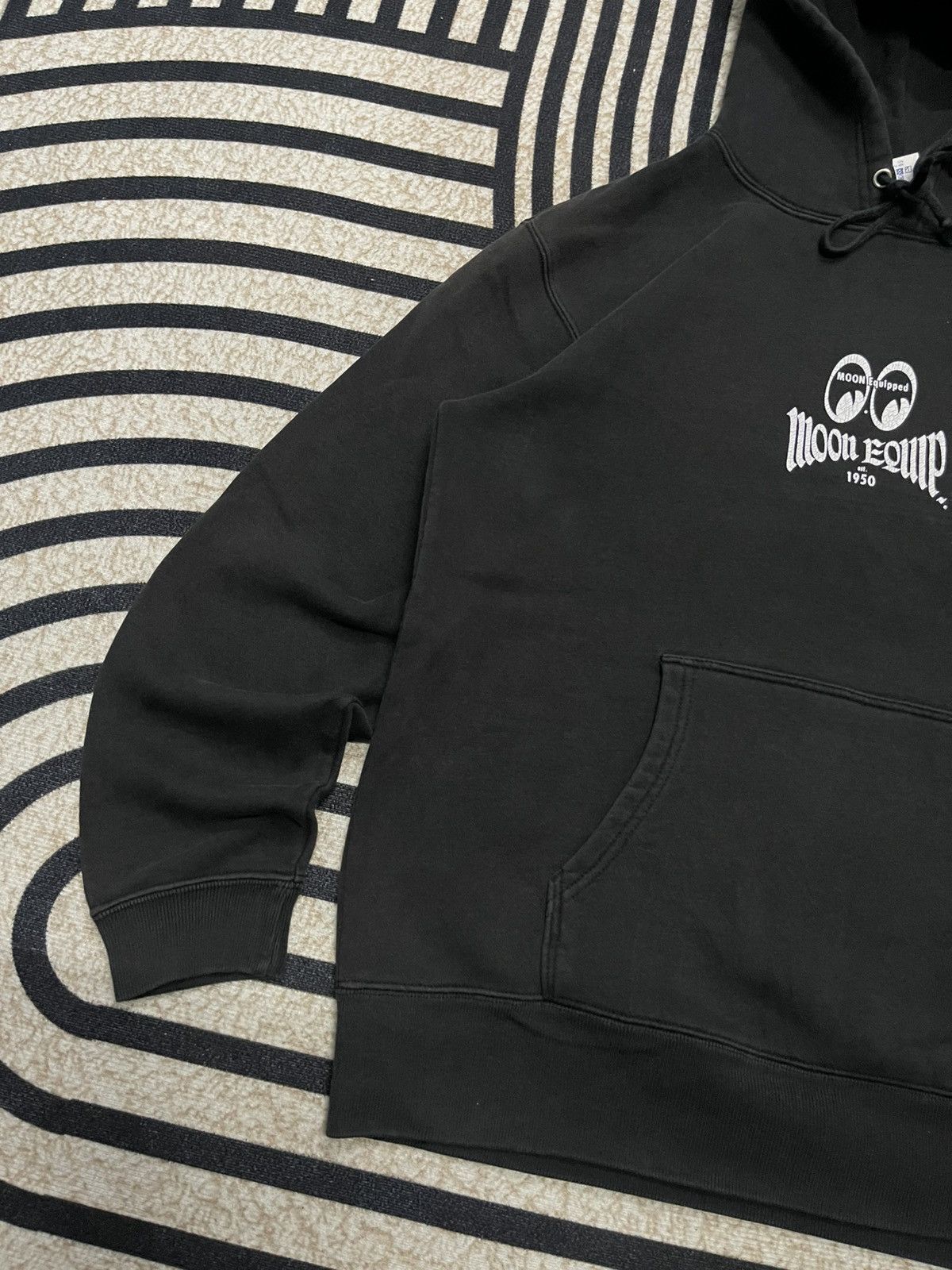 Japanese Brand 2000s MOONEYES BANDANA CROSS DESIGN RARE PULLOVER HOODIE Size US M / EU 48-50 / 2 - 3 Thumbnail
