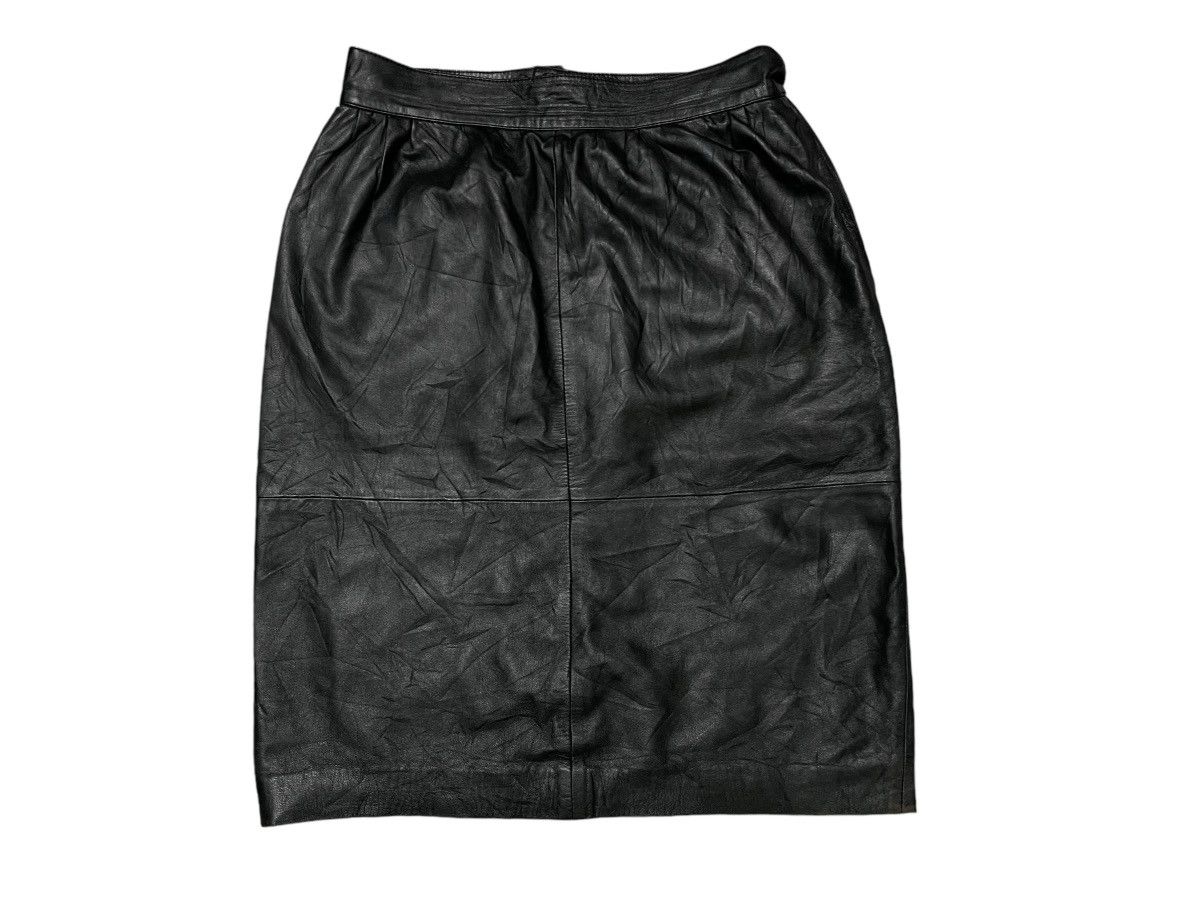 Fendi 80s FENDI LAMB LEATHER MINI SKIRT RARE SIDE POCKET Size 28" / US 6 / IT 42 - 2 Thumbnail