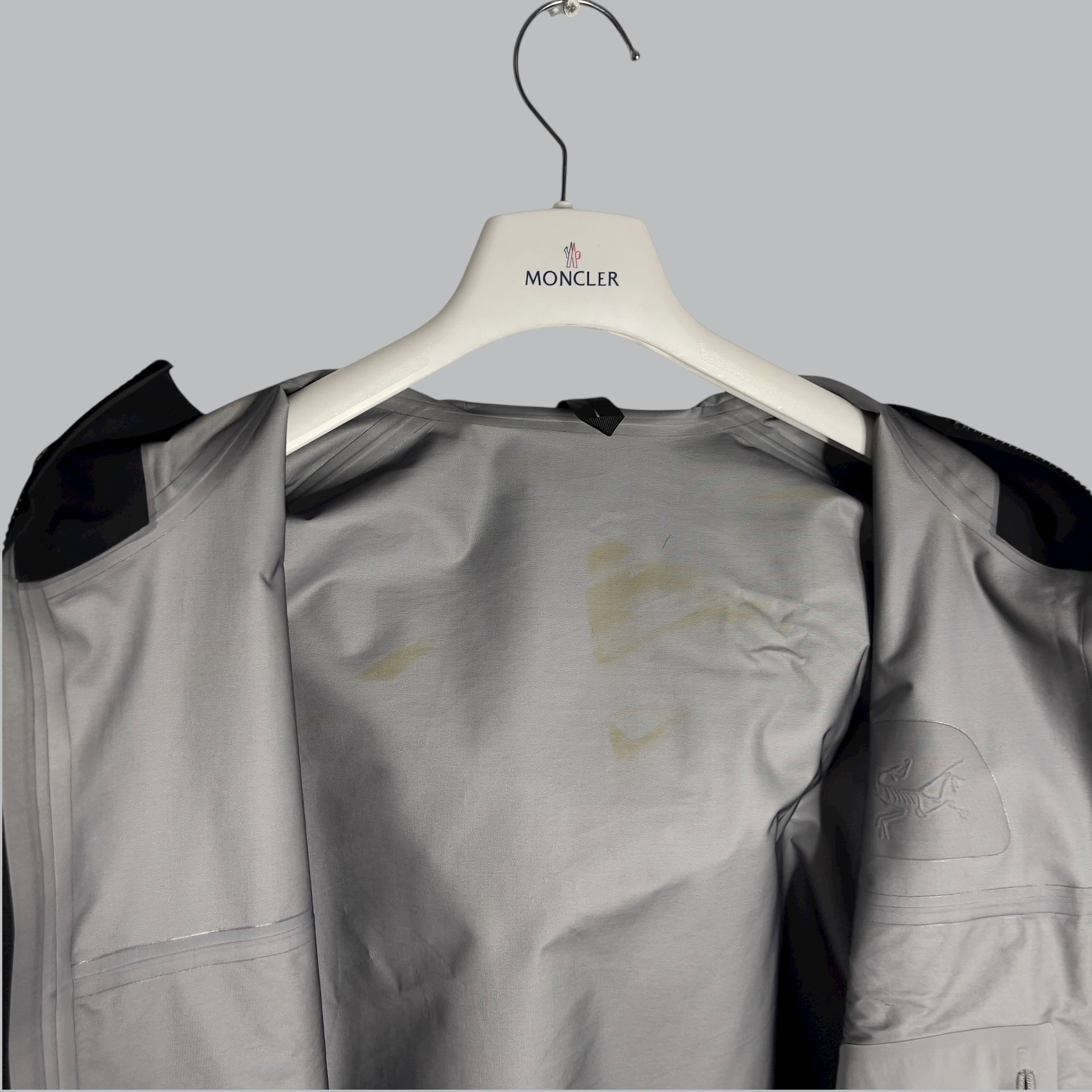 Arc'teryx Arcteryx beta M black gore tex jacket size L Size US L / EU 52-54 / 3 - 5 Thumbnail