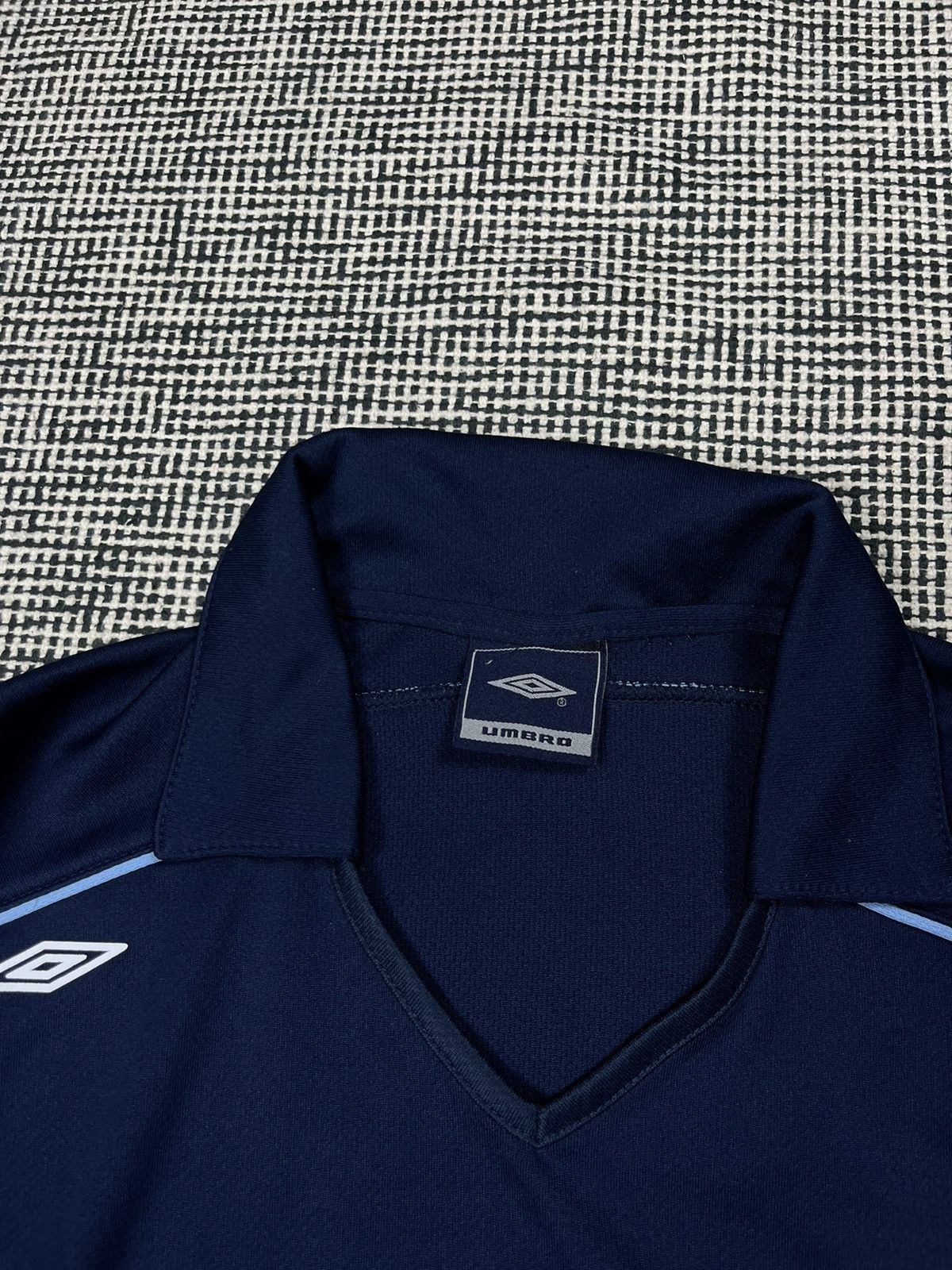 Vintage y2k vintage umbro center logo soccer jersey blokecore Size US M / EU 48-50 / 2 - 3 Thumbnail