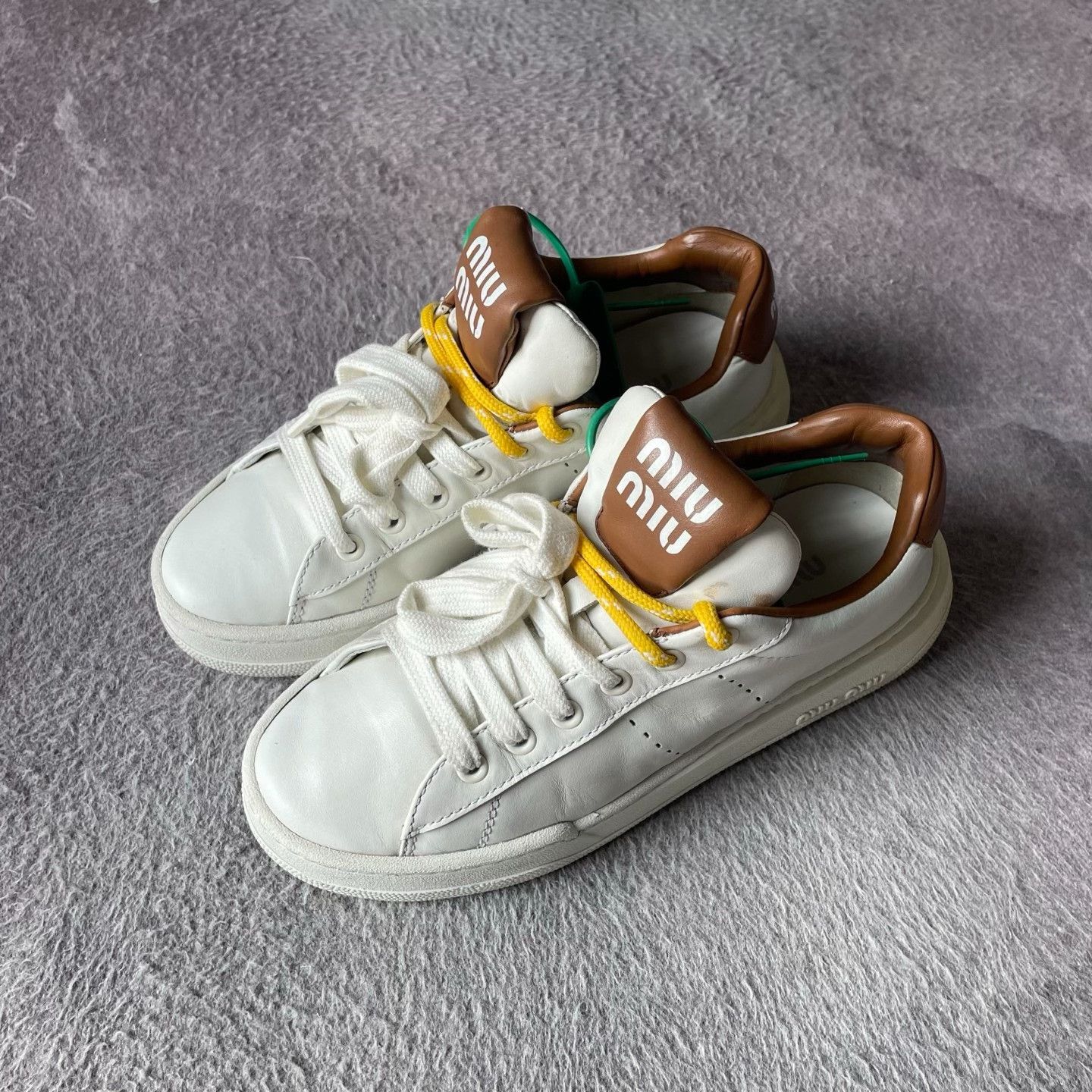 Nike Nike White Lowtop Sneakers L Men Size US 10 / EU 43 - 1 Thumbnail