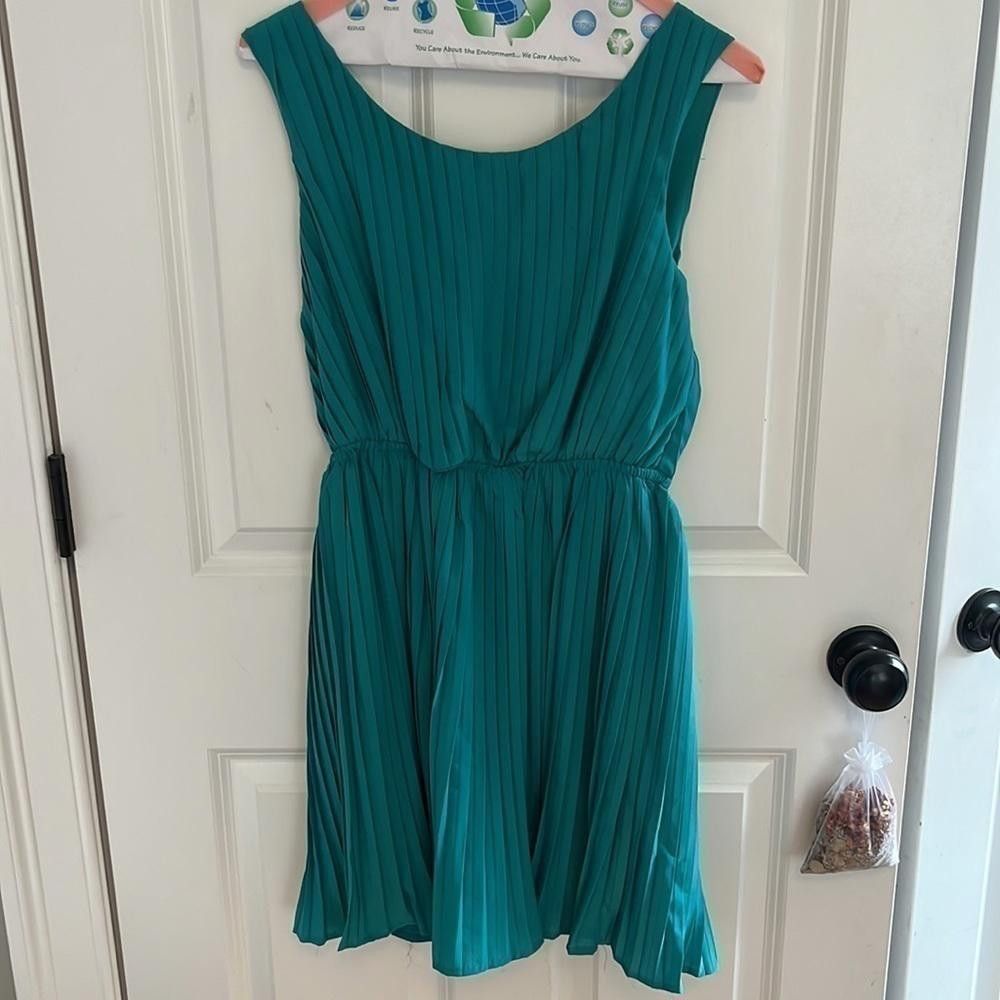 Designer Epilogue deep v back formal pleated dress Size S / US 4 / IT 40 - 2 Thumbnail