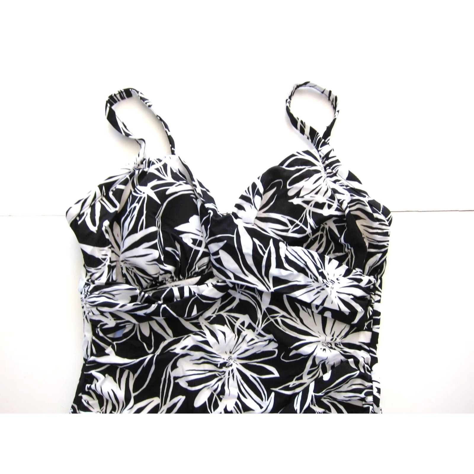 Croft & Barrow Croft & Barrow Black White Floral Slimming Built In Bra One Piece Swimsuit 12 Size ONE SIZE - 3 Thumbnail