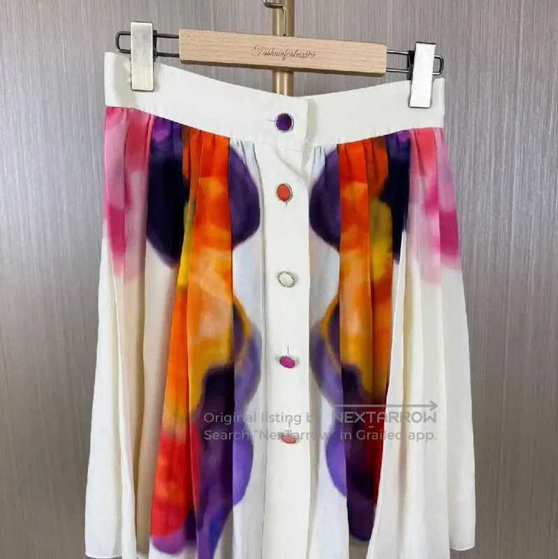 Chanel Chanel M White Silk Pleated Skirt . Size 23" - 1 Thumbnail
