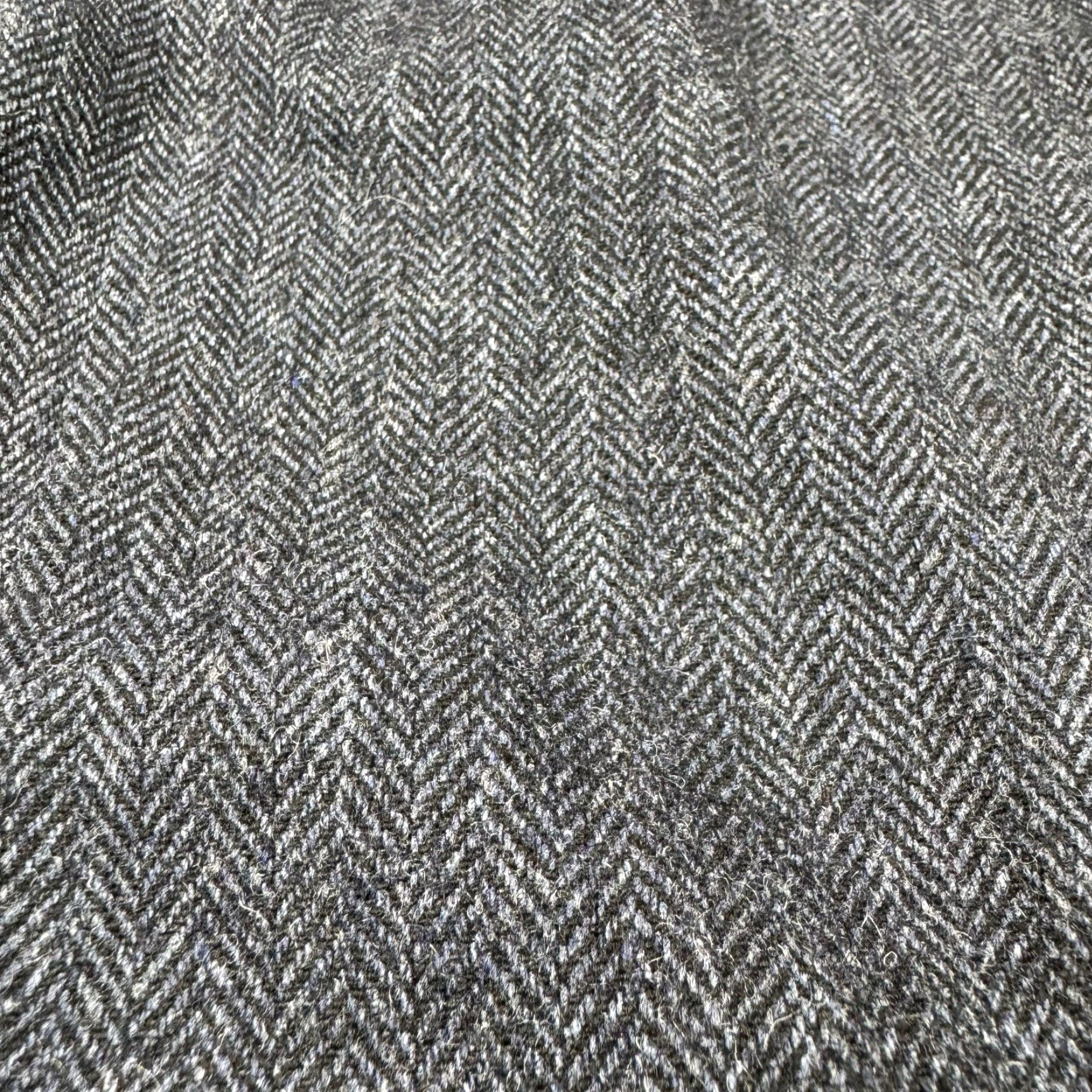Vintage VINTAGE Alan Paine Cardigan Men 44 Herringbone Wool Tweed Mock Neck Elbow Patch Tweed Heavyweight Pockets Blue Wool/Grey University Retro Dad Mens Size US XXL / EU 58 / 5 - 2 Thumbnail
