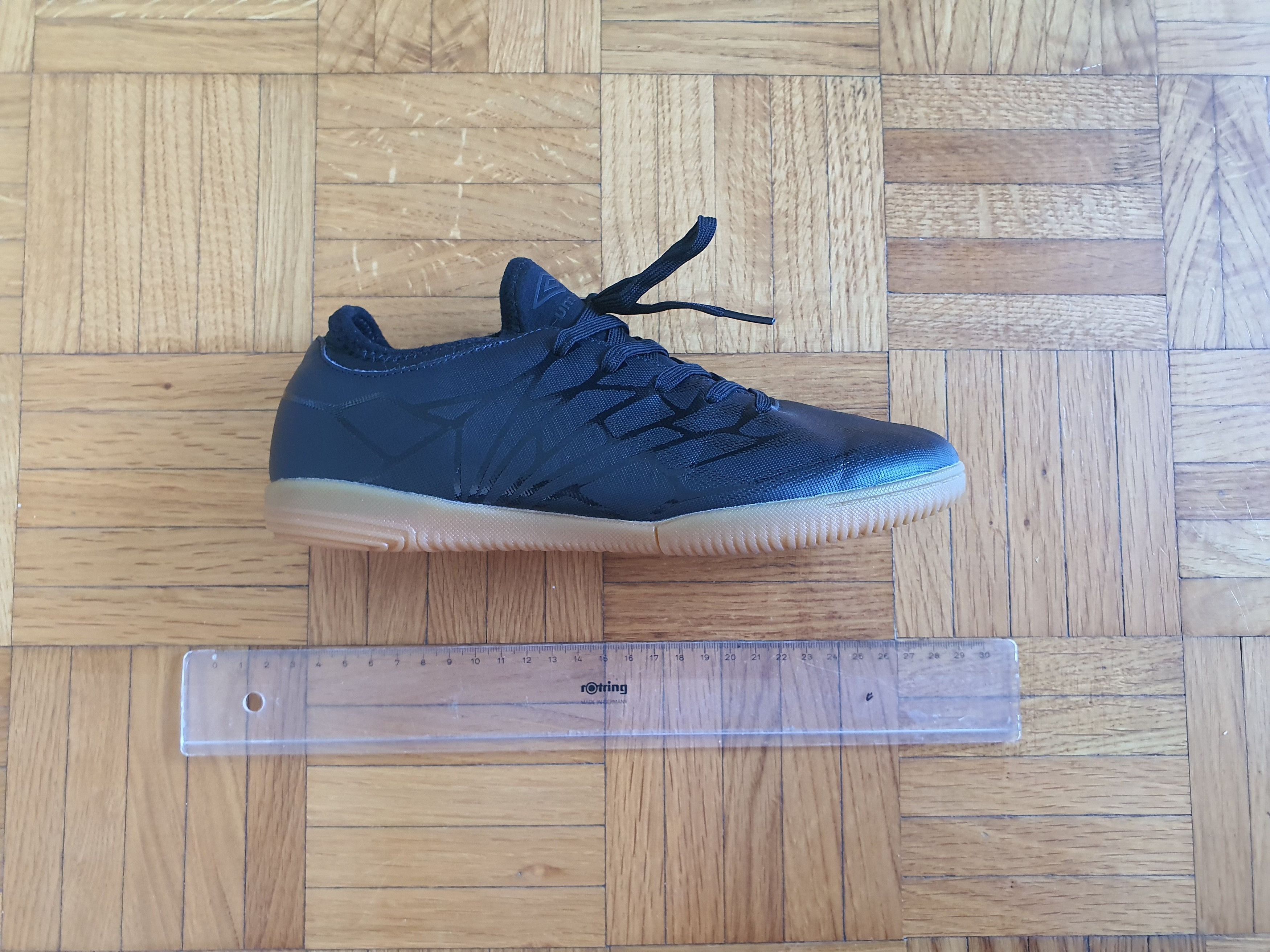 Umbro Velocita Alchemist 1.0 IC Football Soccer Sneakers Trainers Size US 5 / EU 37 - 9 Thumbnail