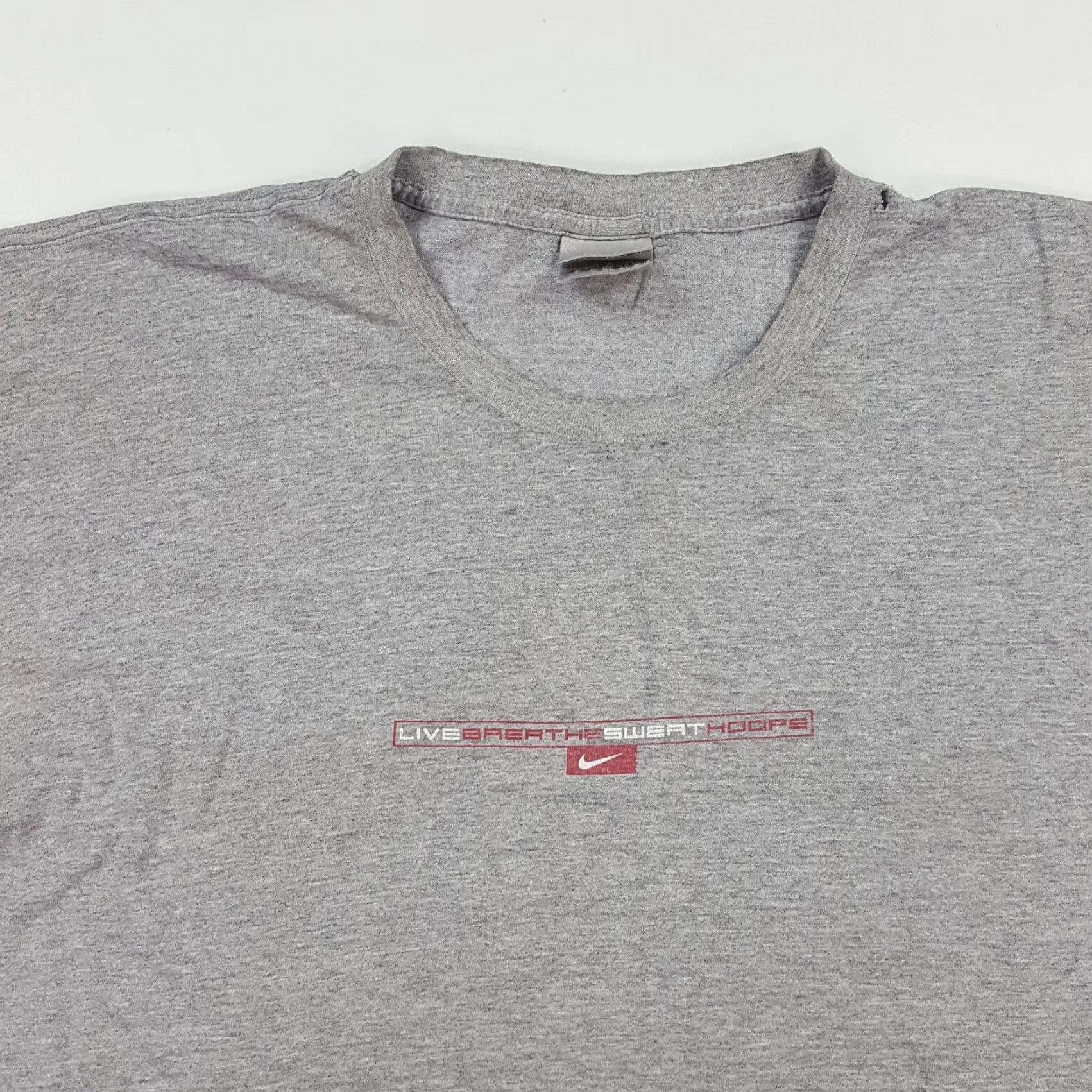 Nike VINTAGE Nike Distressed Basketball Gray Mens Size 2XL Faded Retro T Shirt Swoosh 90s College University Sports Graphic Print Shirt Mens Size US XXL / EU 58 / 5 - 2 Thumbnail