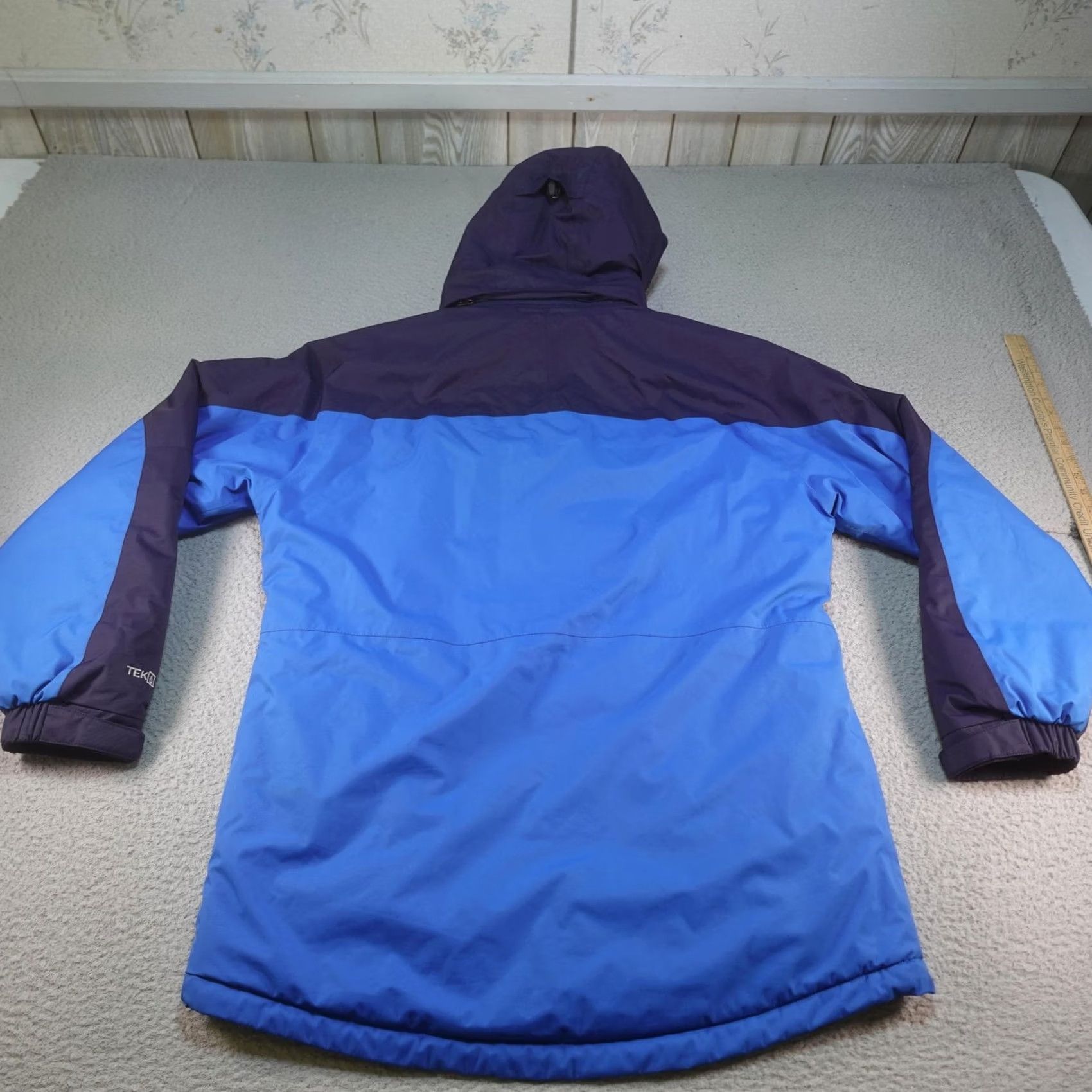 Vintage LL Bean Tek2 Jacket Mens M Blue Waterproof Hooded Insulated Parka Coat Zip Pockets Snow Winter Casual Travel Ski Hiking Night Outdoors Size US M / EU 48-50 / 2 - 3 Thumbnail