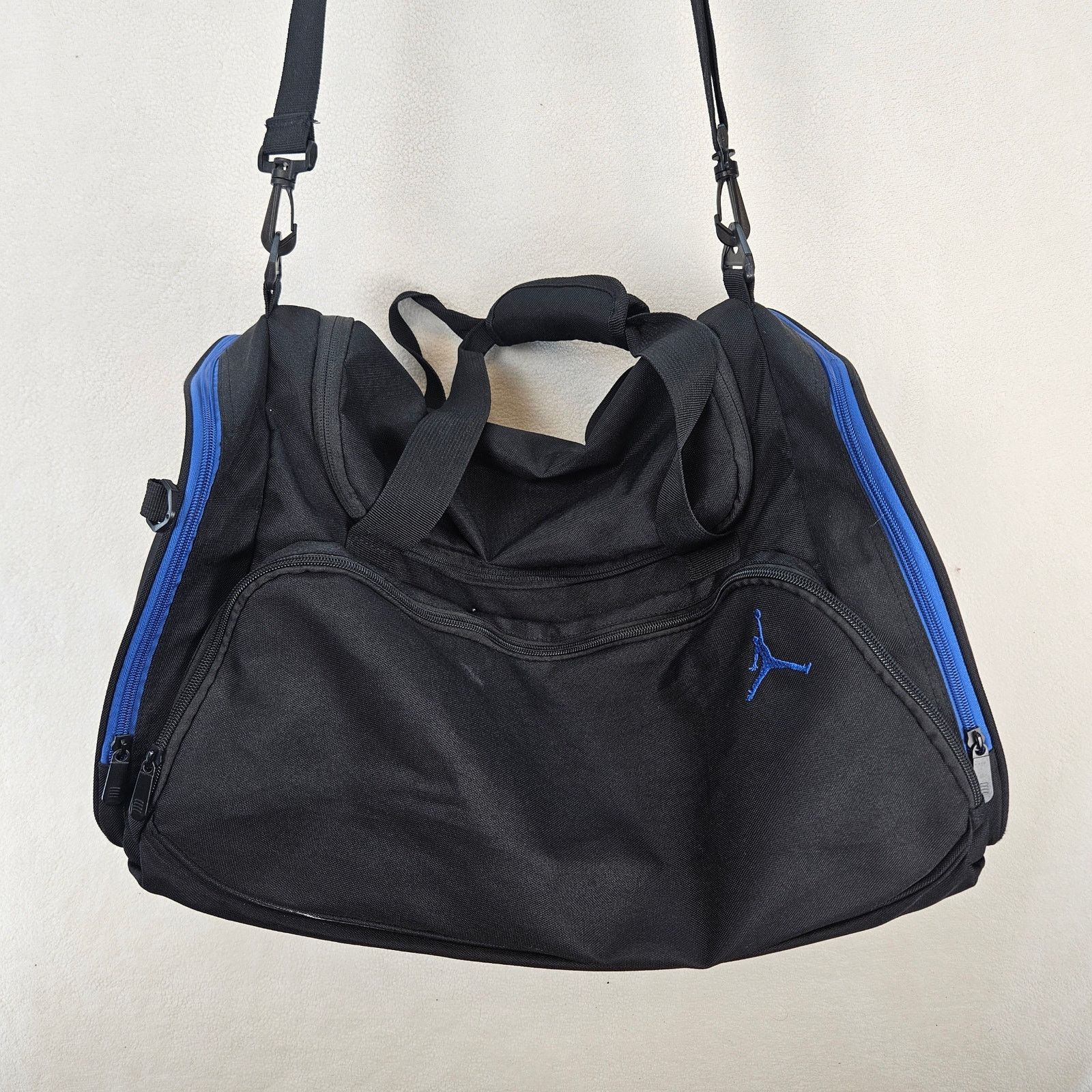 Jordan Brand JORDAN BLACK GYM DUFFLE BAG SHOULD STRAP HANDHELD BLUE LOGO Size ONE SIZE - 1 Thumbnail
