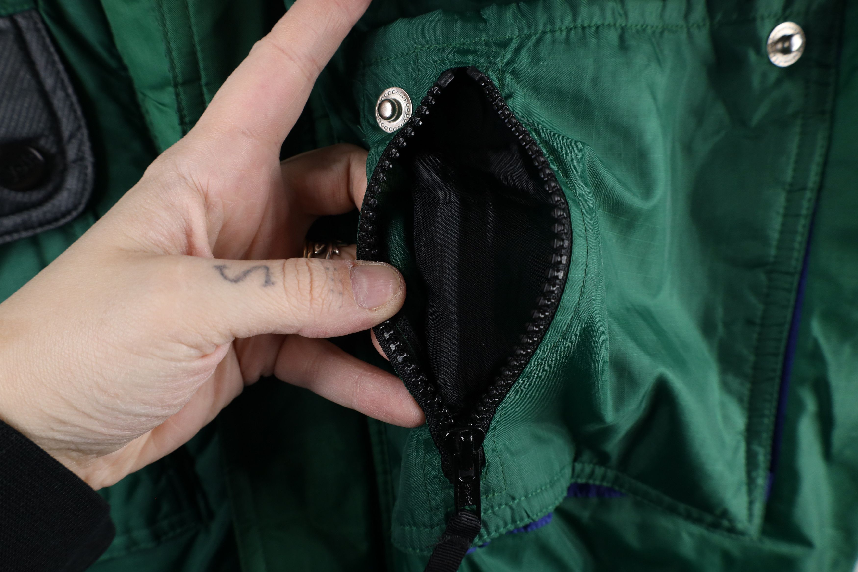 Vintage Vintage 90s Streetwear Block Snowboard Parka Jacket Coat Size US L / EU 52-54 / 3 - 7 Thumbnail