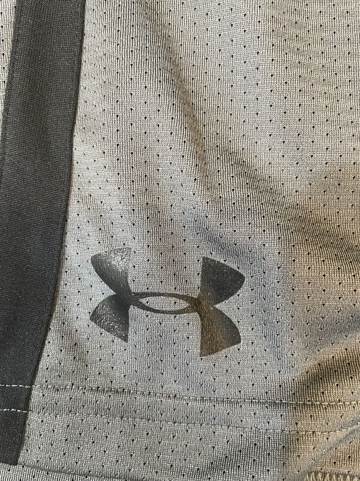 Under Armour Gray with black athletic shorts with drawstring Size US 30 / EU 46 - 2 Thumbnail