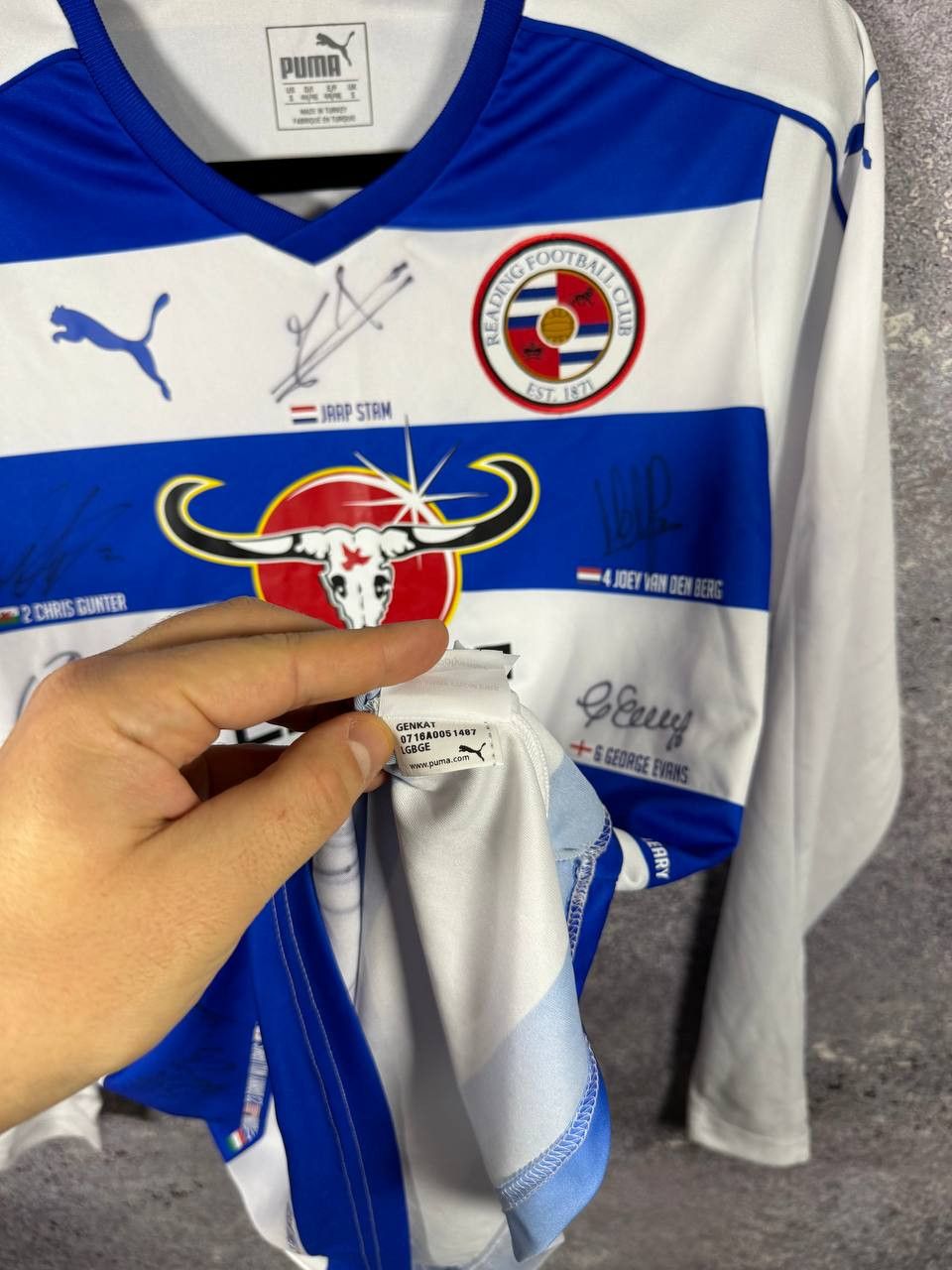 Puma × Vintage Reading 2016/17 Puma Jersey All Team Autographs Blokcore S Size US S / EU 44-46 / 1 - 11 Thumbnail