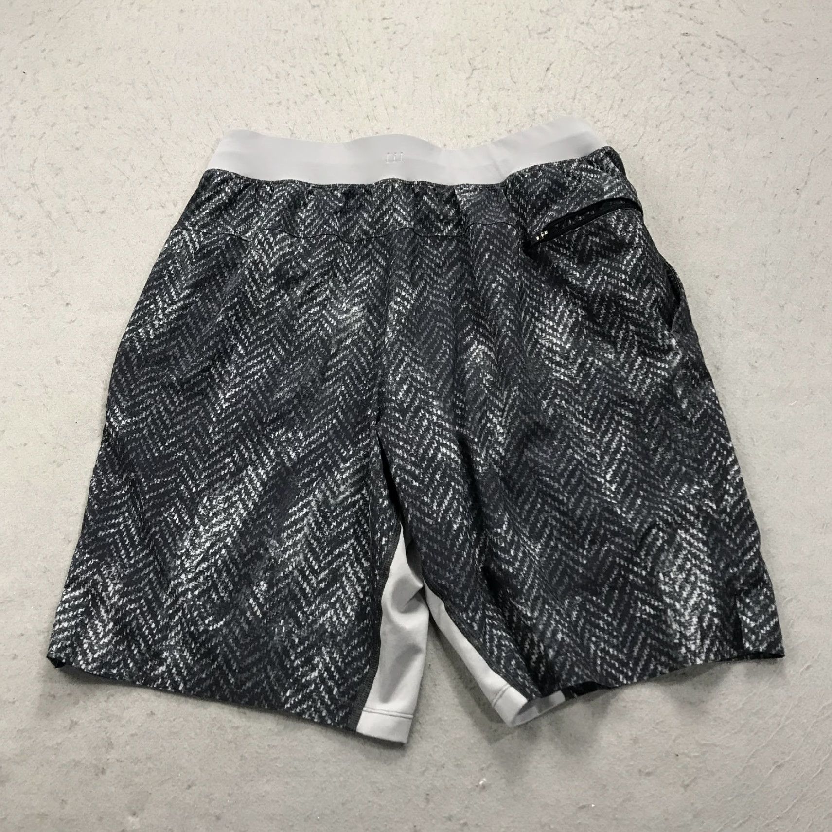 Lululemon Lululemon Shorts Mens M Gray Gym T.H.E. Short Linerless 9 Inch Workout Geometric Pattern Size US 31 - 6 Thumbnail