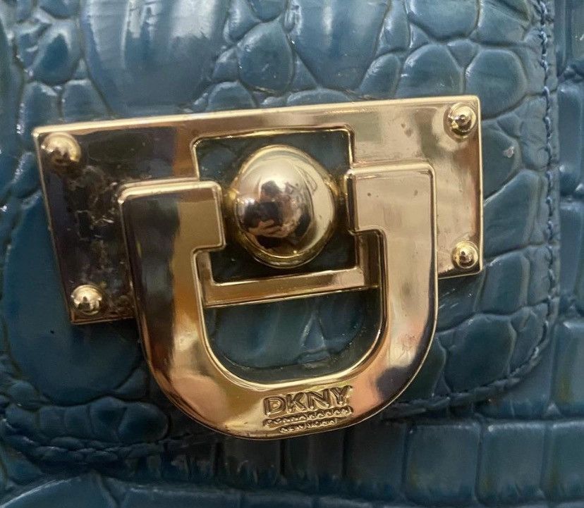 DKNY Vintage DKNY Teal crocodile leather cross body purse! Size ONE SIZE - 6 Thumbnail