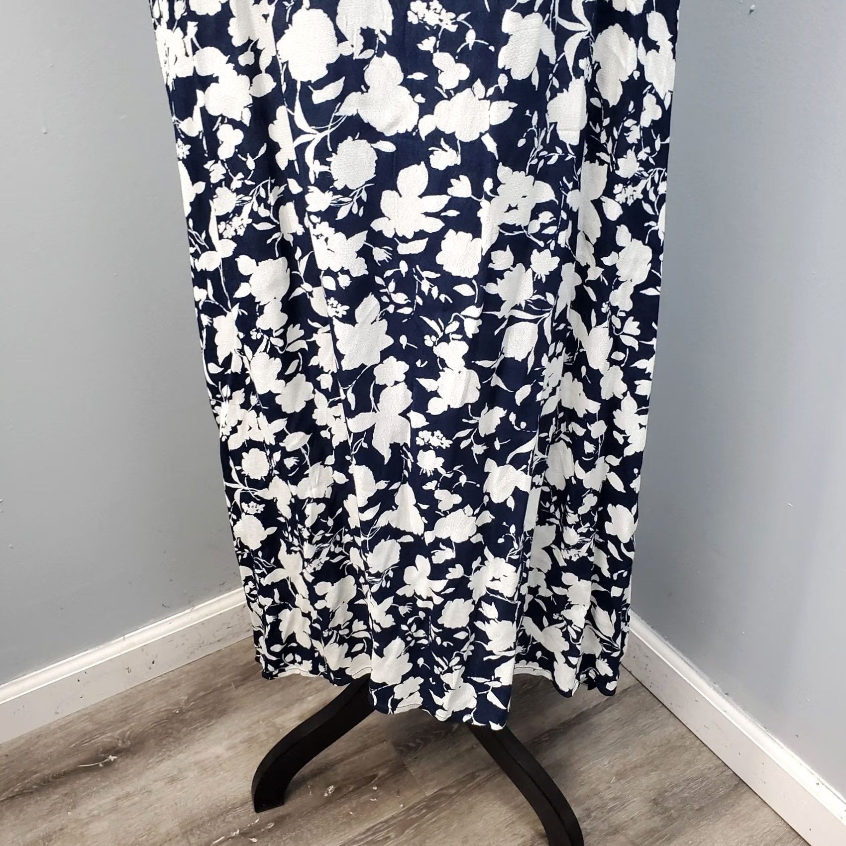 Vintage Free Assembly Maxi Dress Womens Size XL Navy White Floral Tie Straps Backless Sleeveless 50" Length Size XL / US 12-14 / IT 48-50 - 7 Thumbnail