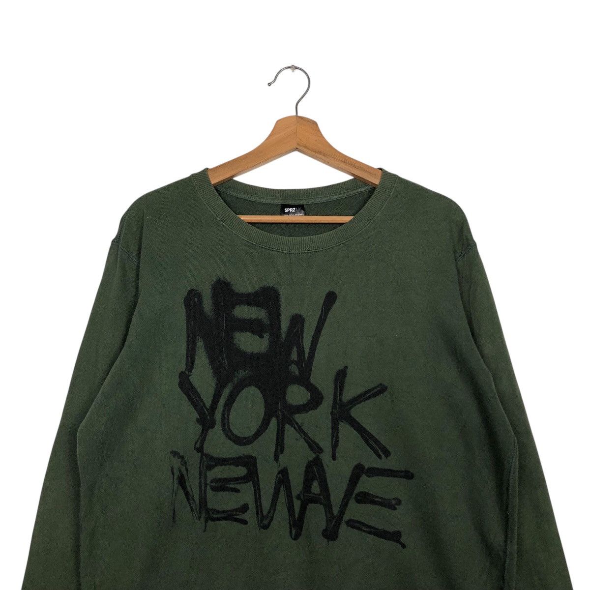 Japanese Brand Vintage Sweatshirt Rich Green Uniqlo X Jean-Michel Basquiat Size US M / EU 48-50 / 2 - 4 Thumbnail