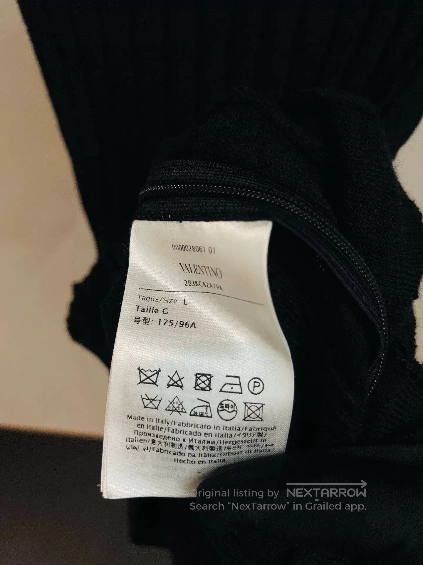 Valentino Valentino Black Short-Sleeve Logo Top. Size US L / EU 52-54 / 3 - 4 Thumbnail